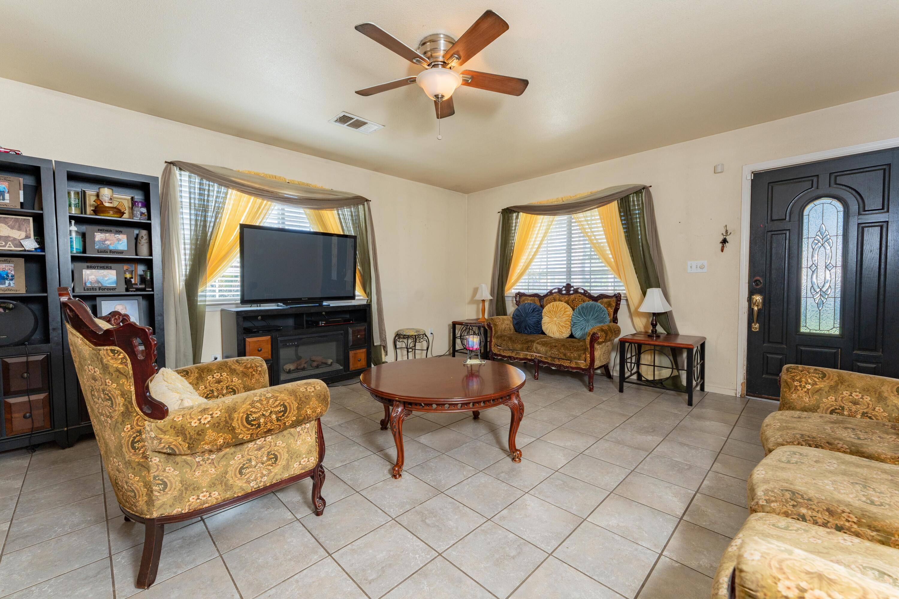 16870 Cloverdale Rd, Tulare, CA 93274