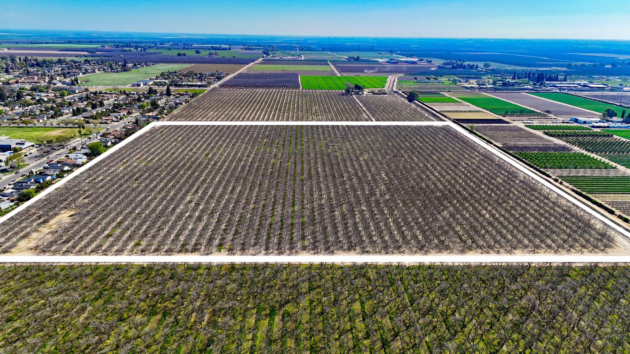 896 N Mariposa Ave, Visalia, CA 93292