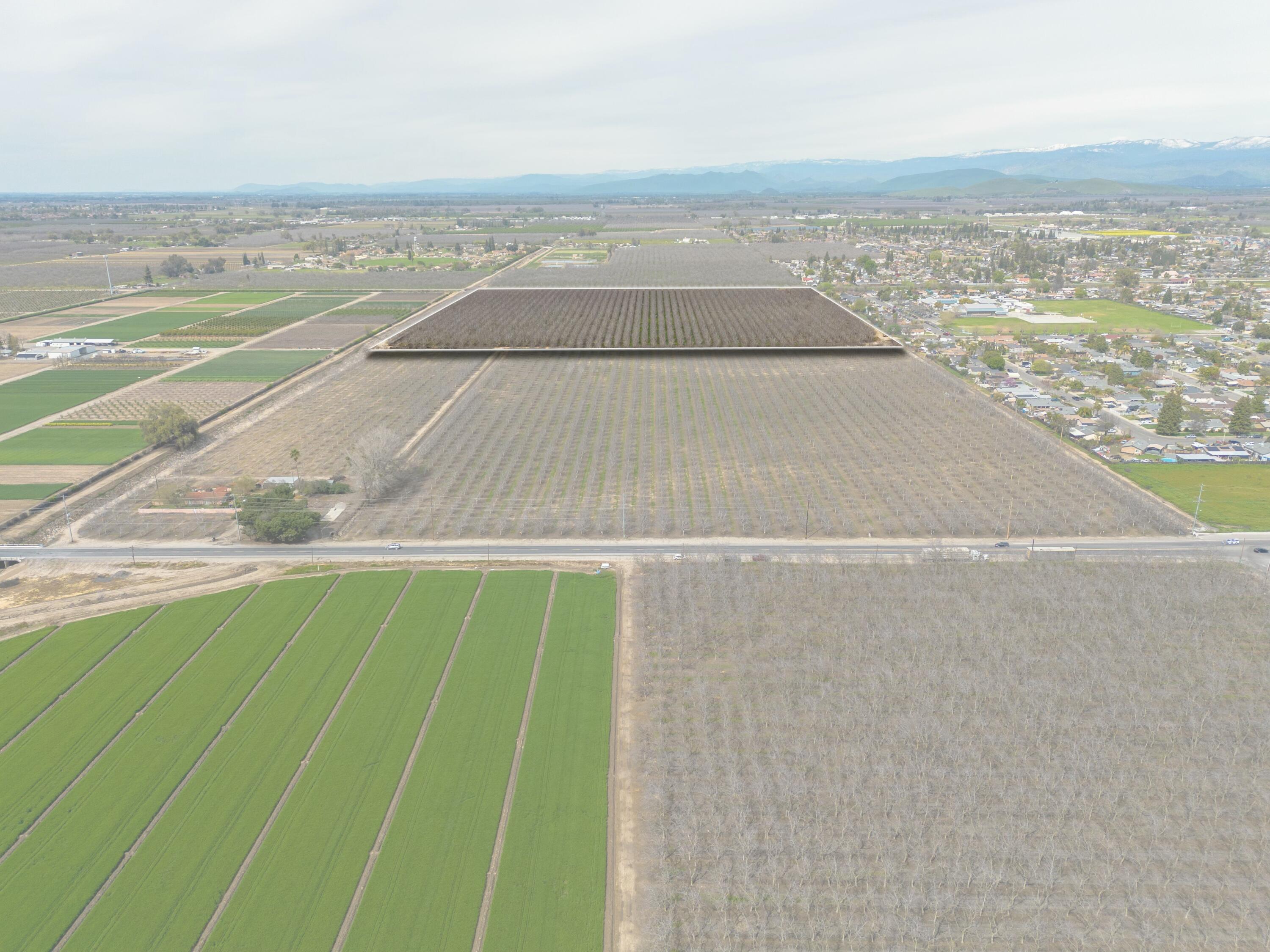 896 N Mariposa Ave, Visalia, CA 93292