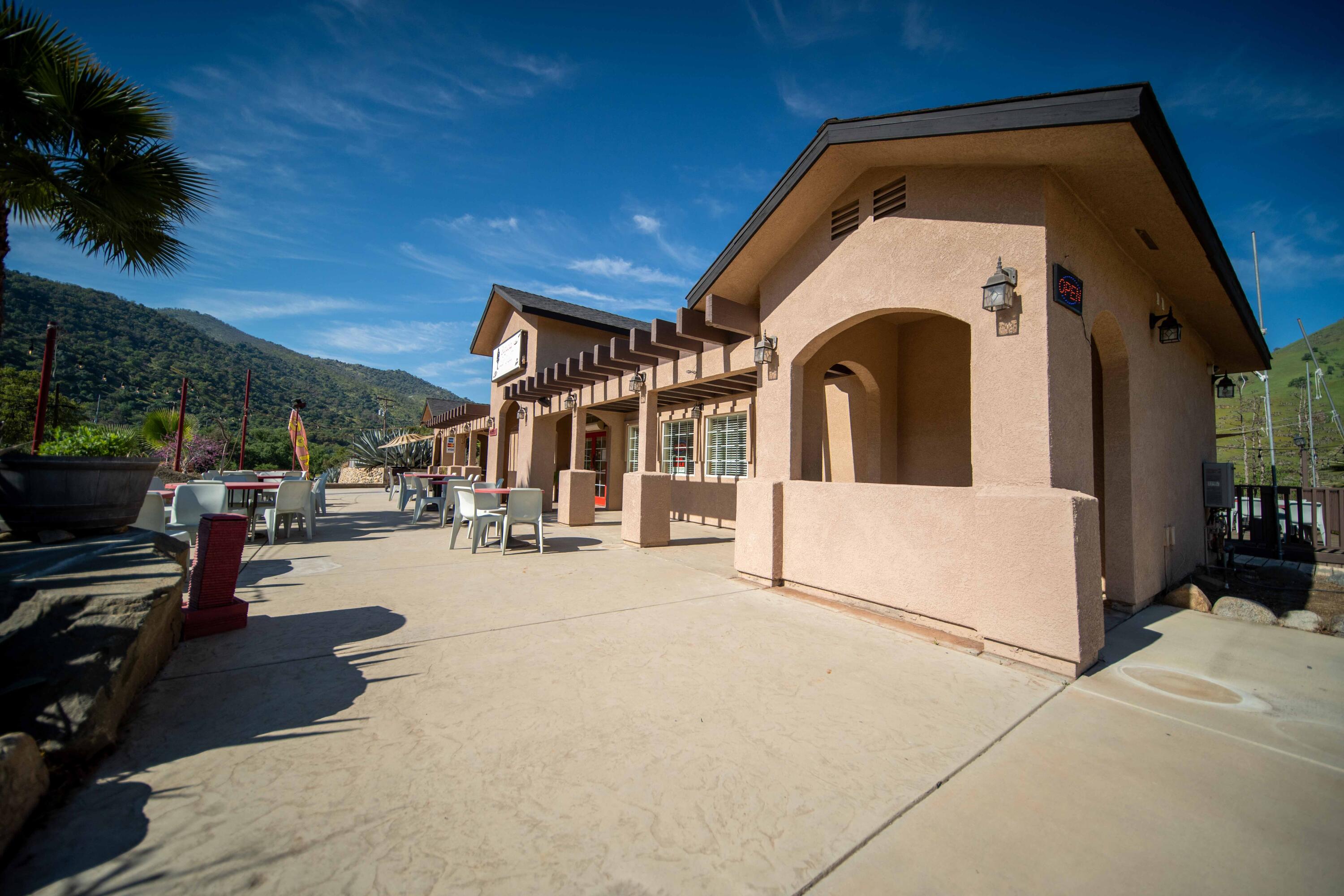 40311 Sierra Dr, Three Rivers, CA 93271