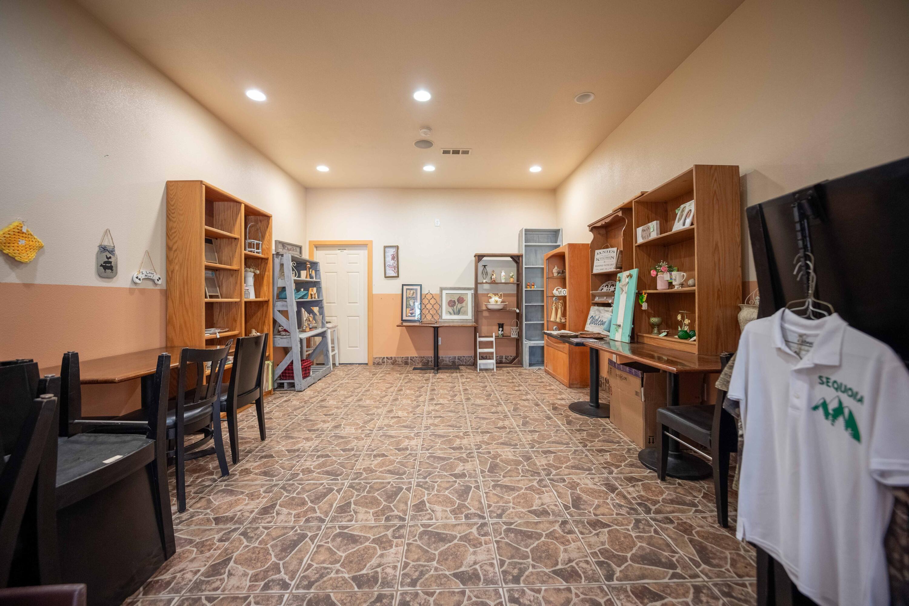 40311 Sierra Dr, Three Rivers, CA 93271