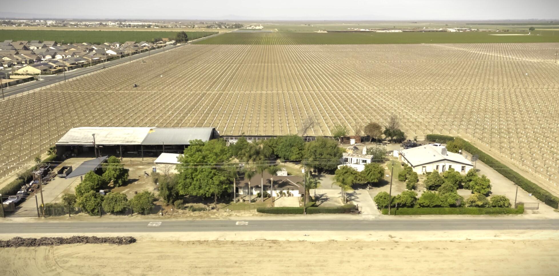 85 Rd 136, Delano, CA 93215