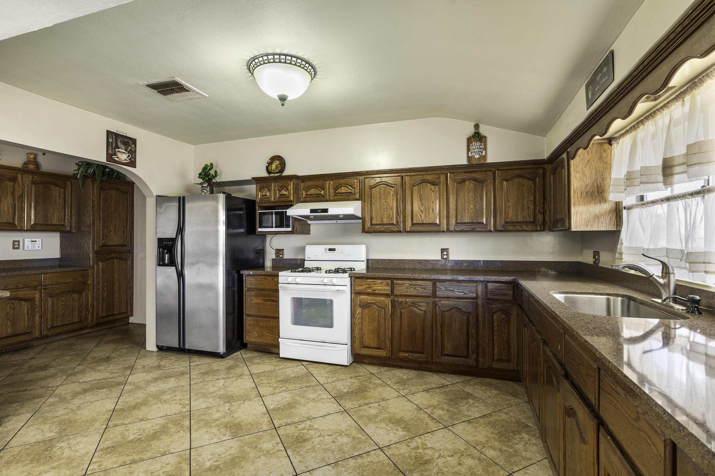 85 Rd 136, Delano, CA 93215