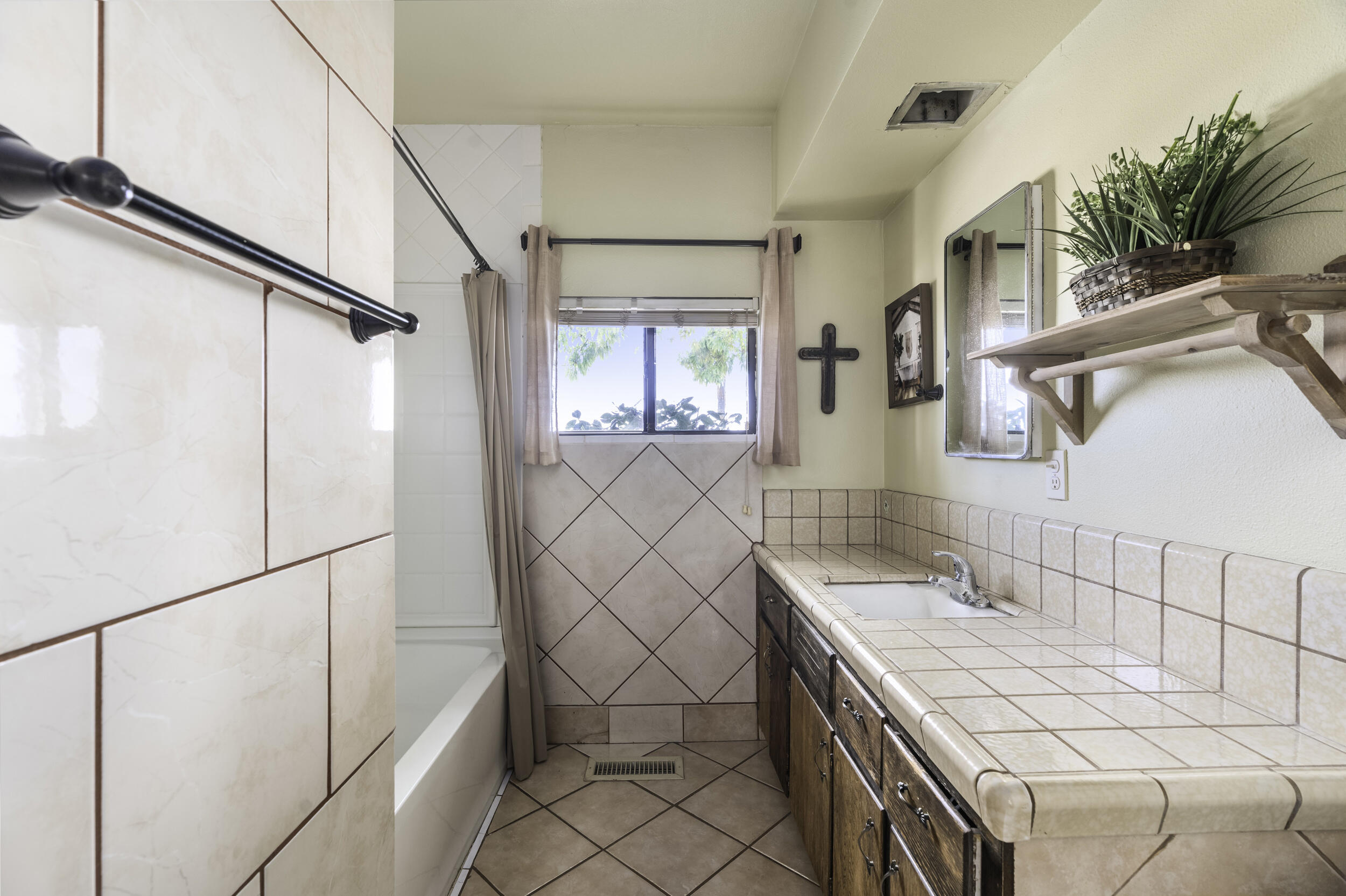 85 Rd 136, Delano, CA 93215