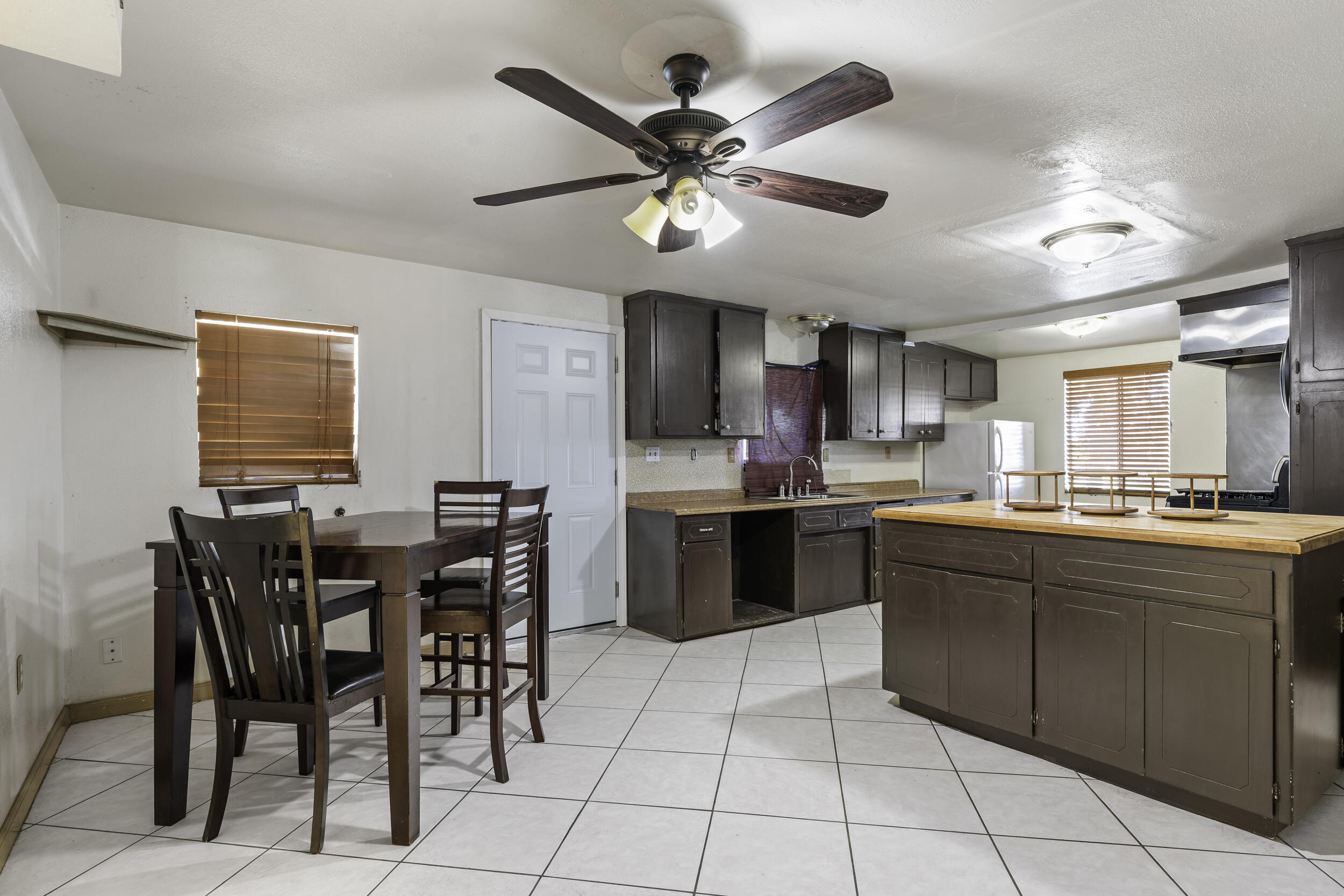 85 Rd 136, Delano, CA 93215