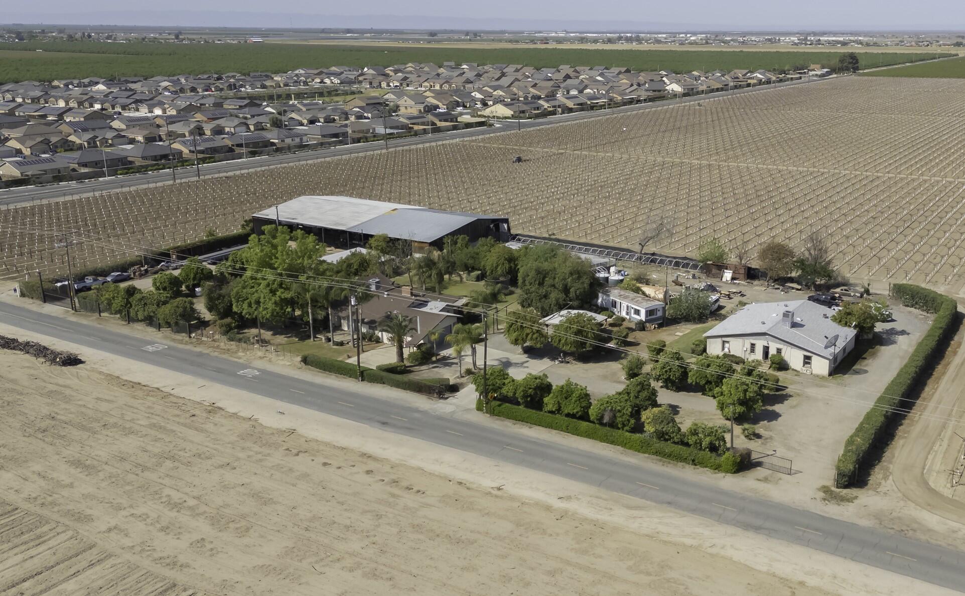 85 Rd 136, Delano, CA 93215