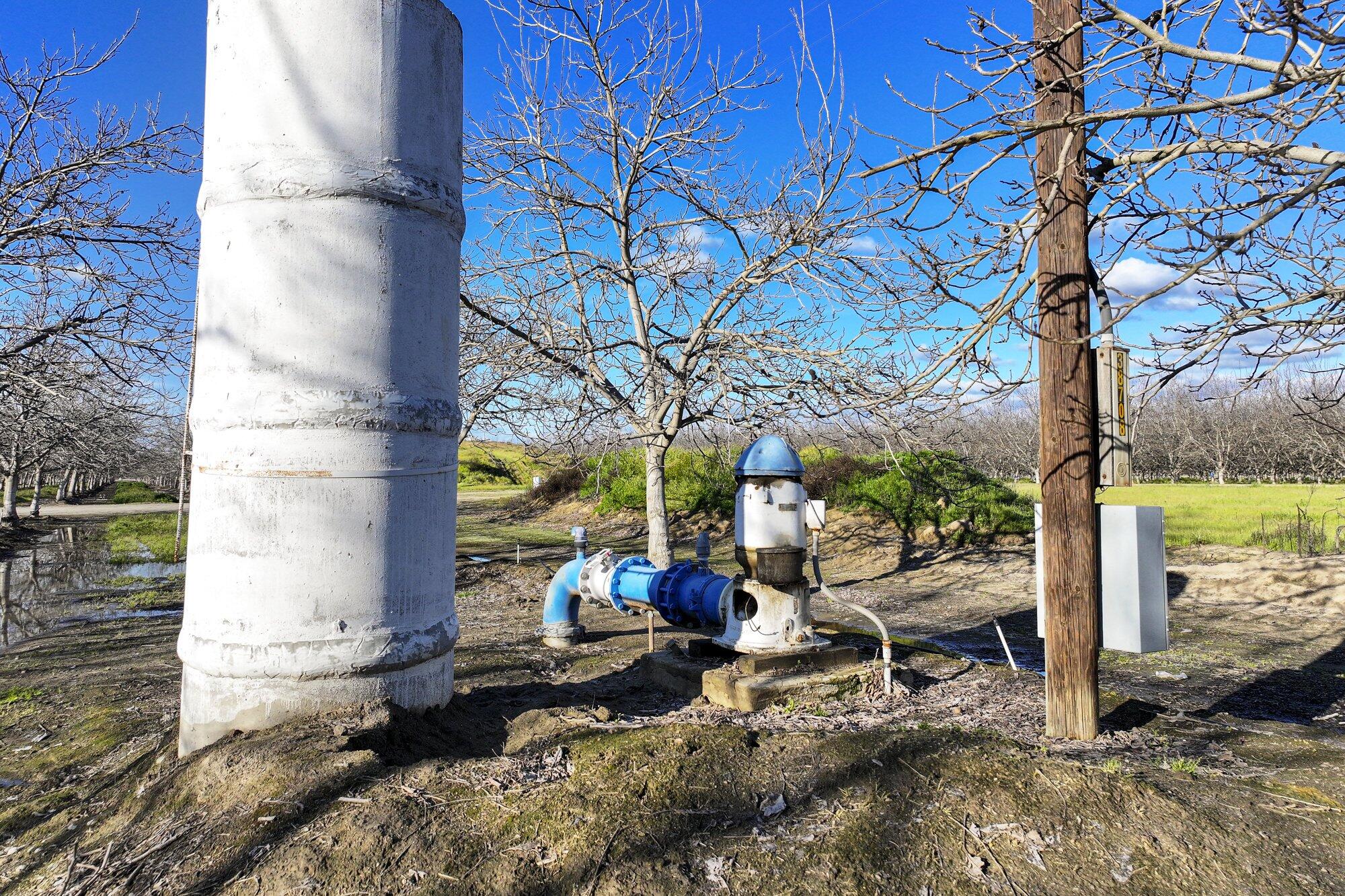 3012 N Oakmore Rd, Tulare, CA 93274