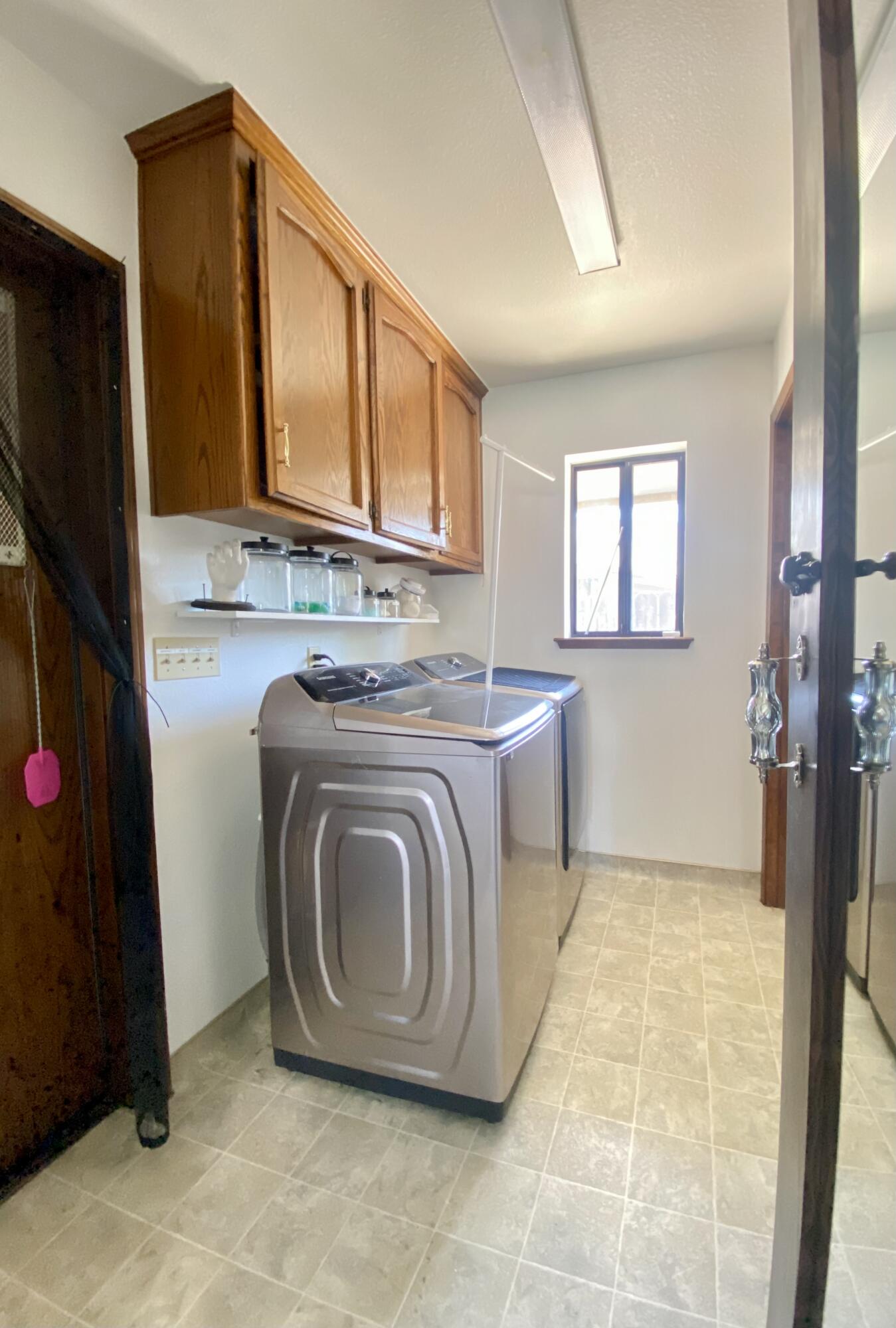 1450 W Brian Ln, Porterville, CA 93257