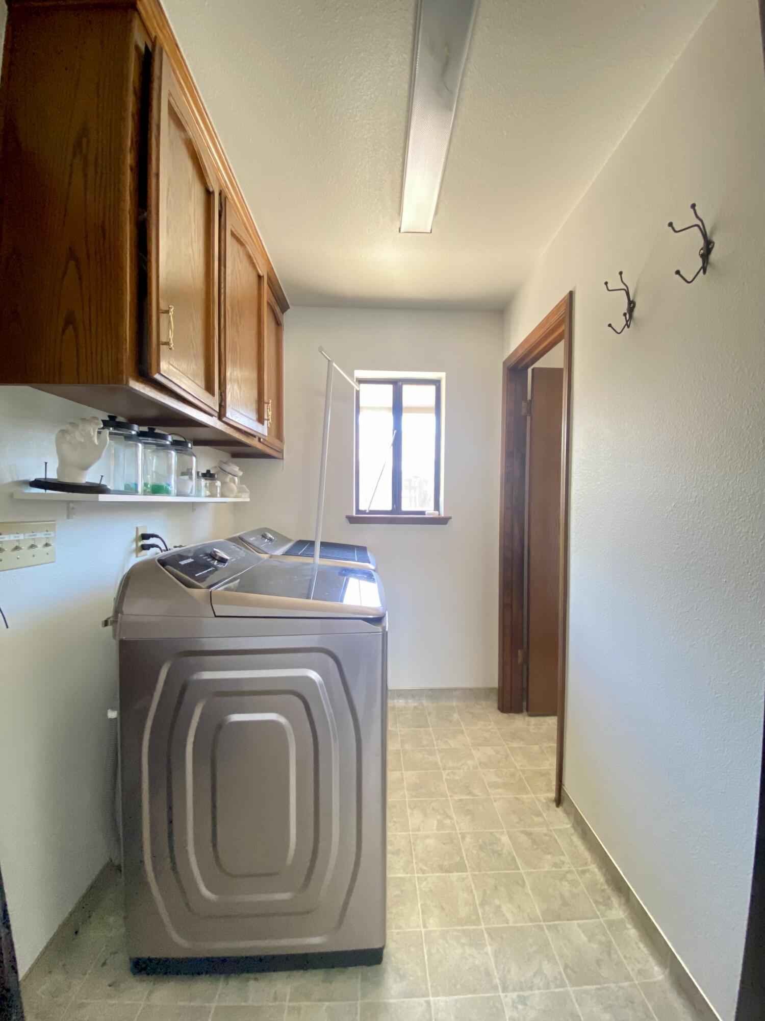 1450 W Brian Ln, Porterville, CA 93257