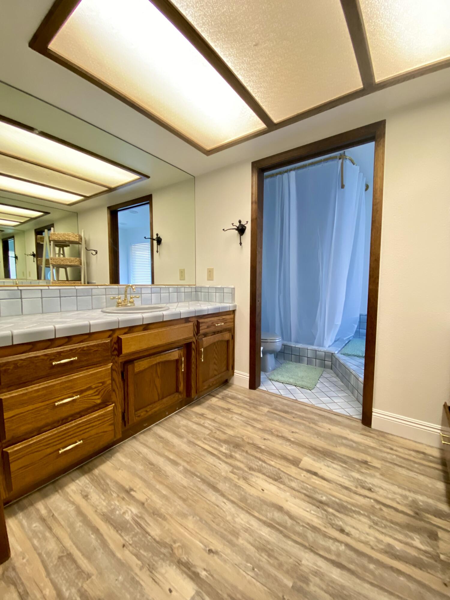 1450 W Brian Ln, Porterville, CA 93257