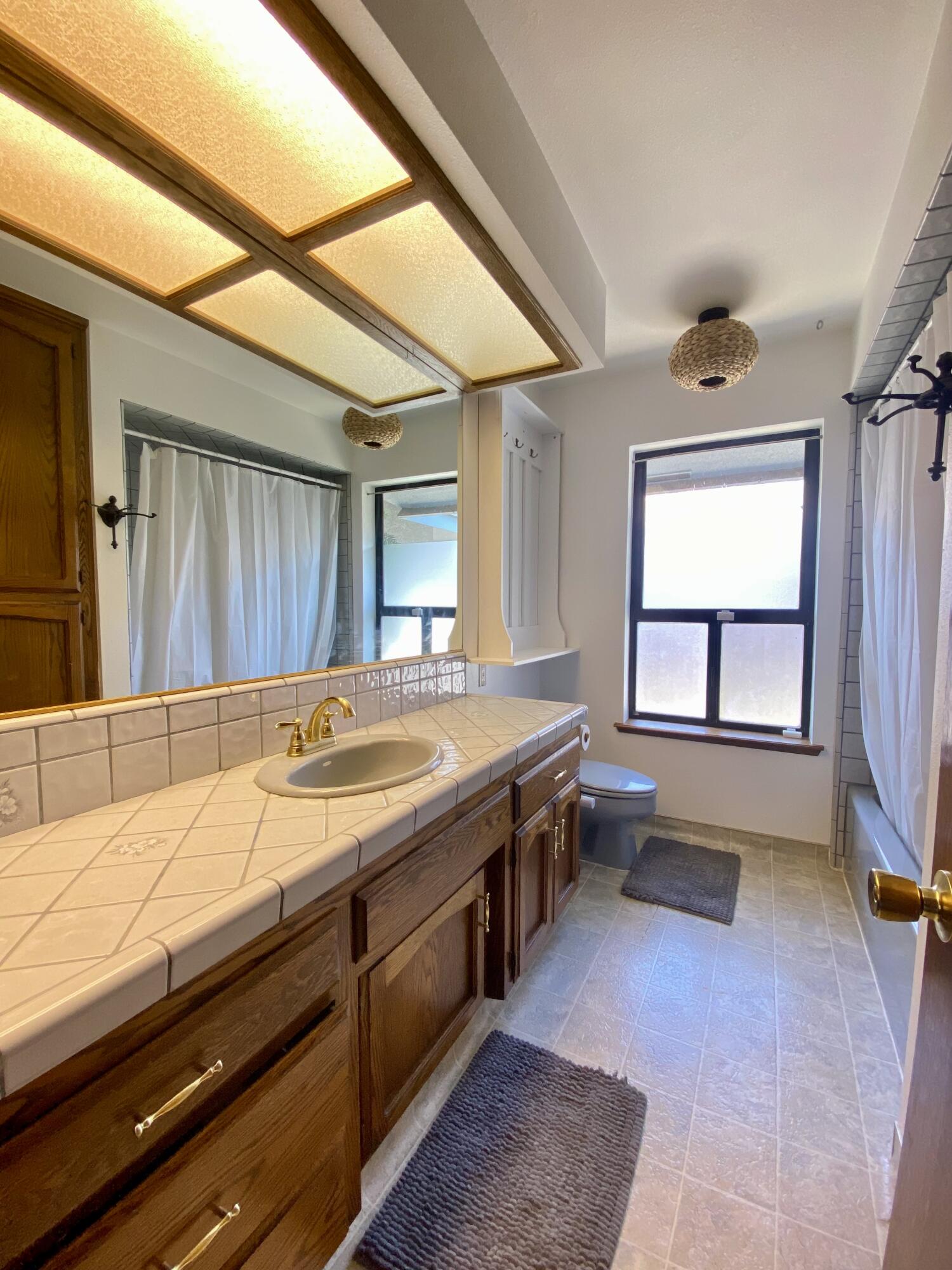 1450 W Brian Ln, Porterville, CA 93257