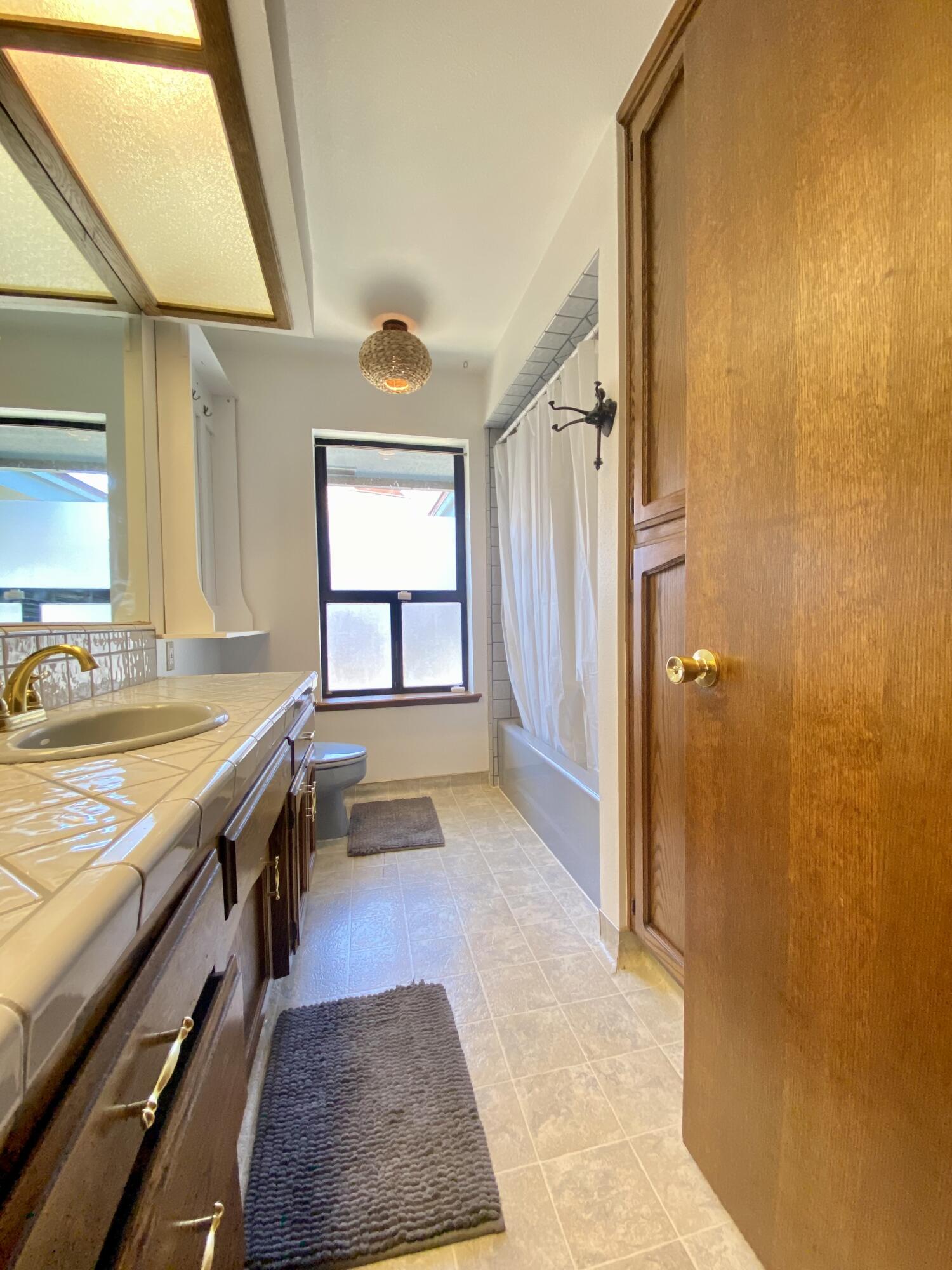 1450 W Brian Ln, Porterville, CA 93257