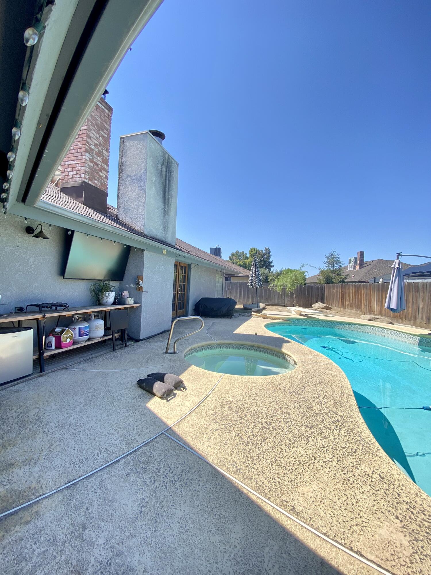 1450 W Brian Ln, Porterville, CA 93257