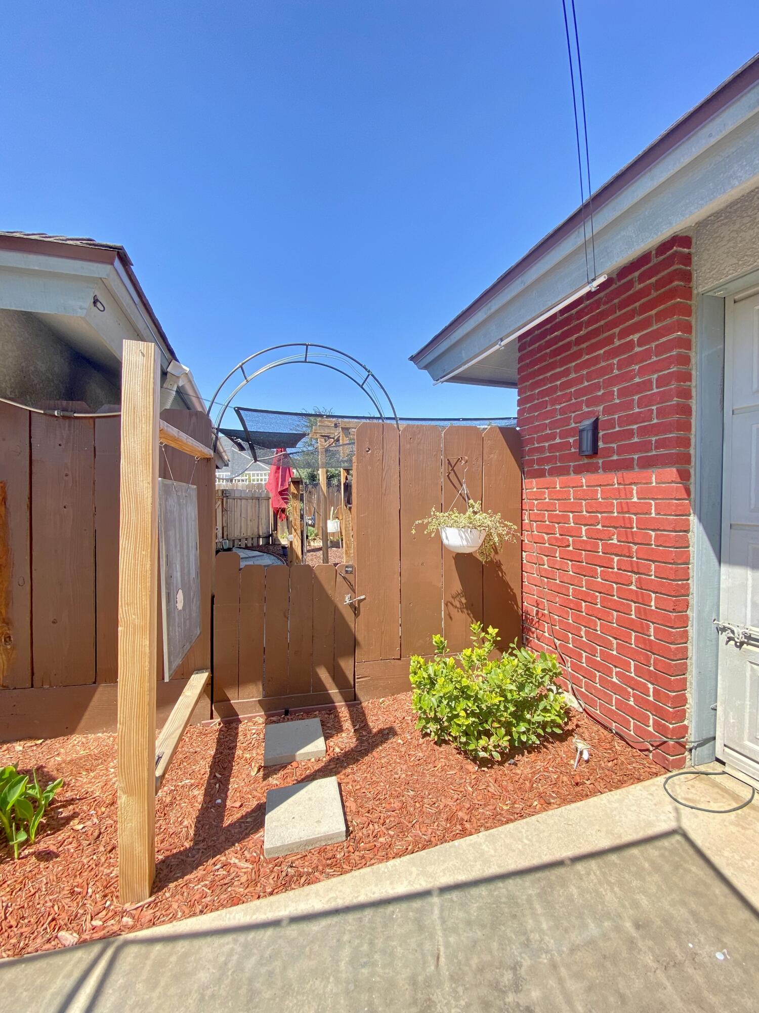 1450 W Brian Ln, Porterville, CA 93257