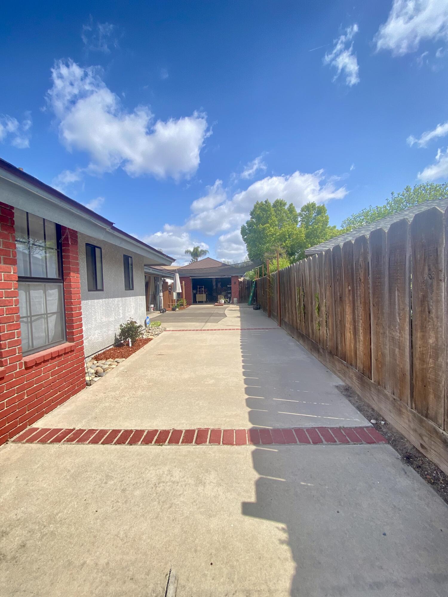 1450 W Brian Ln, Porterville, CA 93257