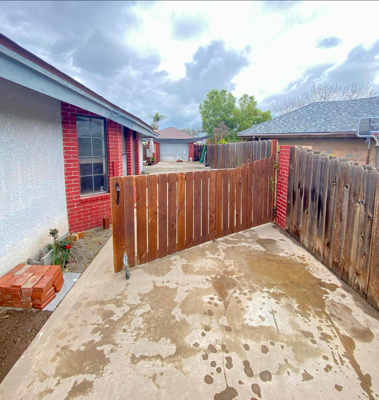 1450 W Brian Ln, Porterville, CA 93257