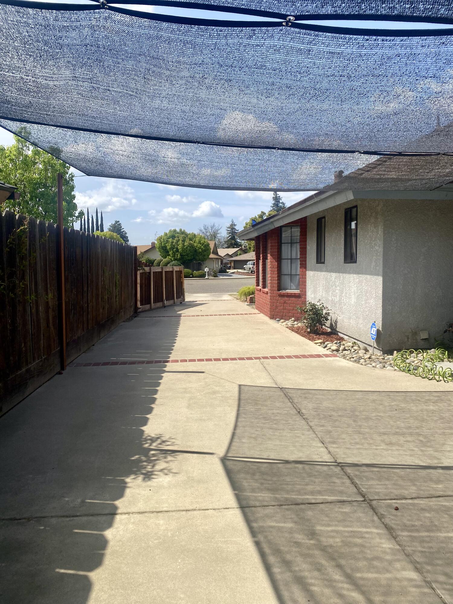 1450 W Brian Ln, Porterville, CA 93257