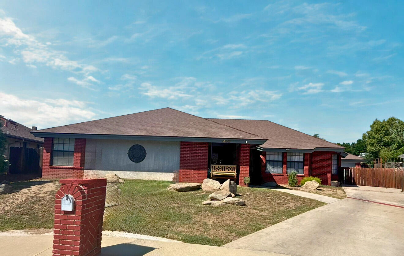 1450 W Brian Ln, Porterville, CA 93257