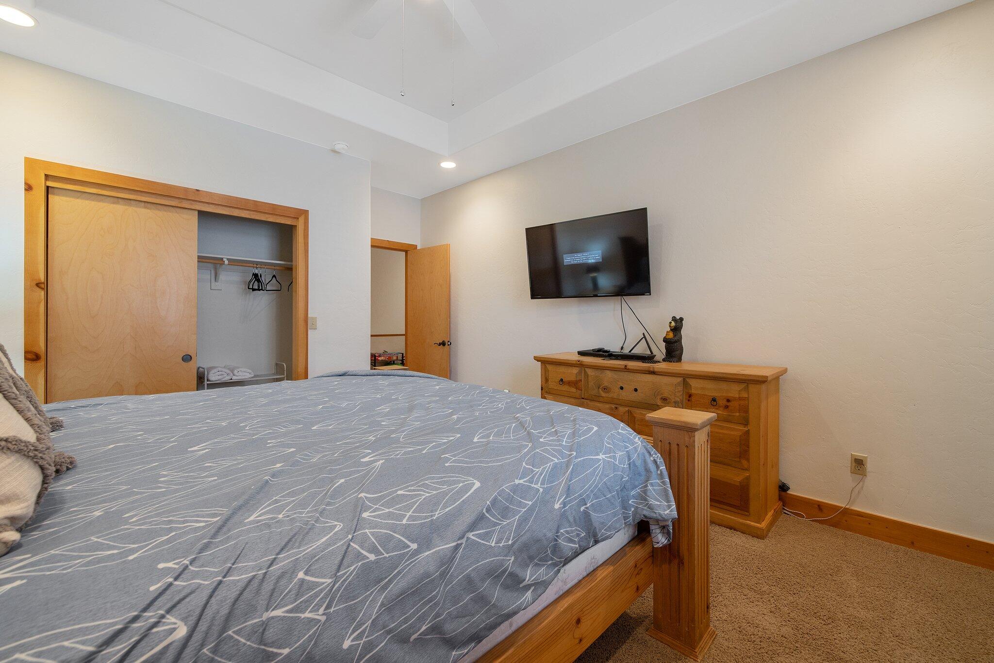 40838 Village Pass Ln #18, Shaver Lake, CA 93664