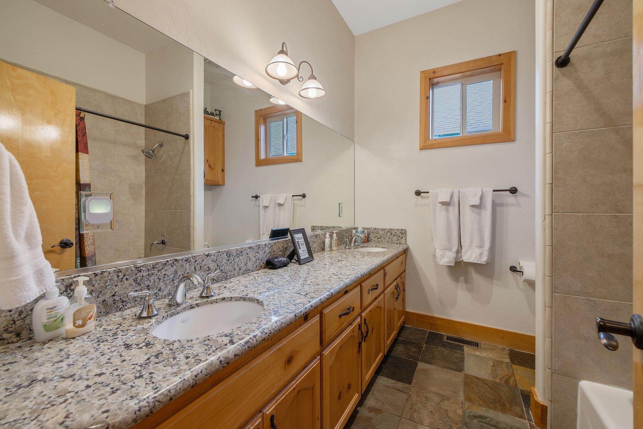 40838 Village Pass Ln #18, Shaver Lake, CA 93664