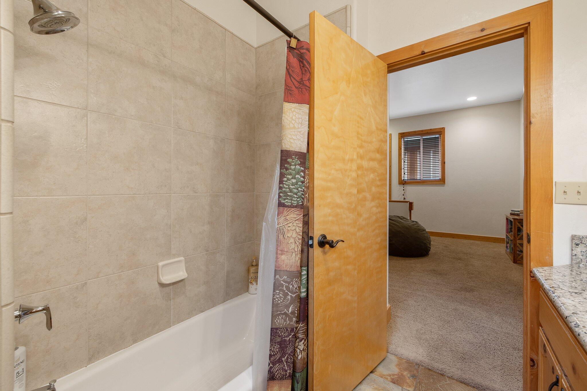 40838 Village Pass Ln #18, Shaver Lake, CA 93664