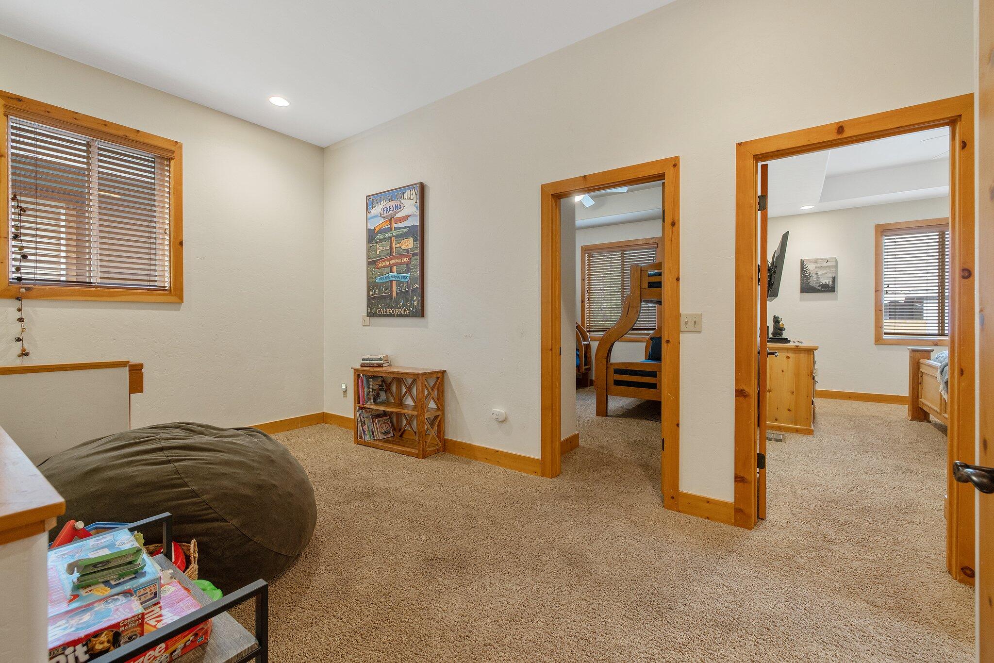 40838 Village Pass Ln #18, Shaver Lake, CA 93664