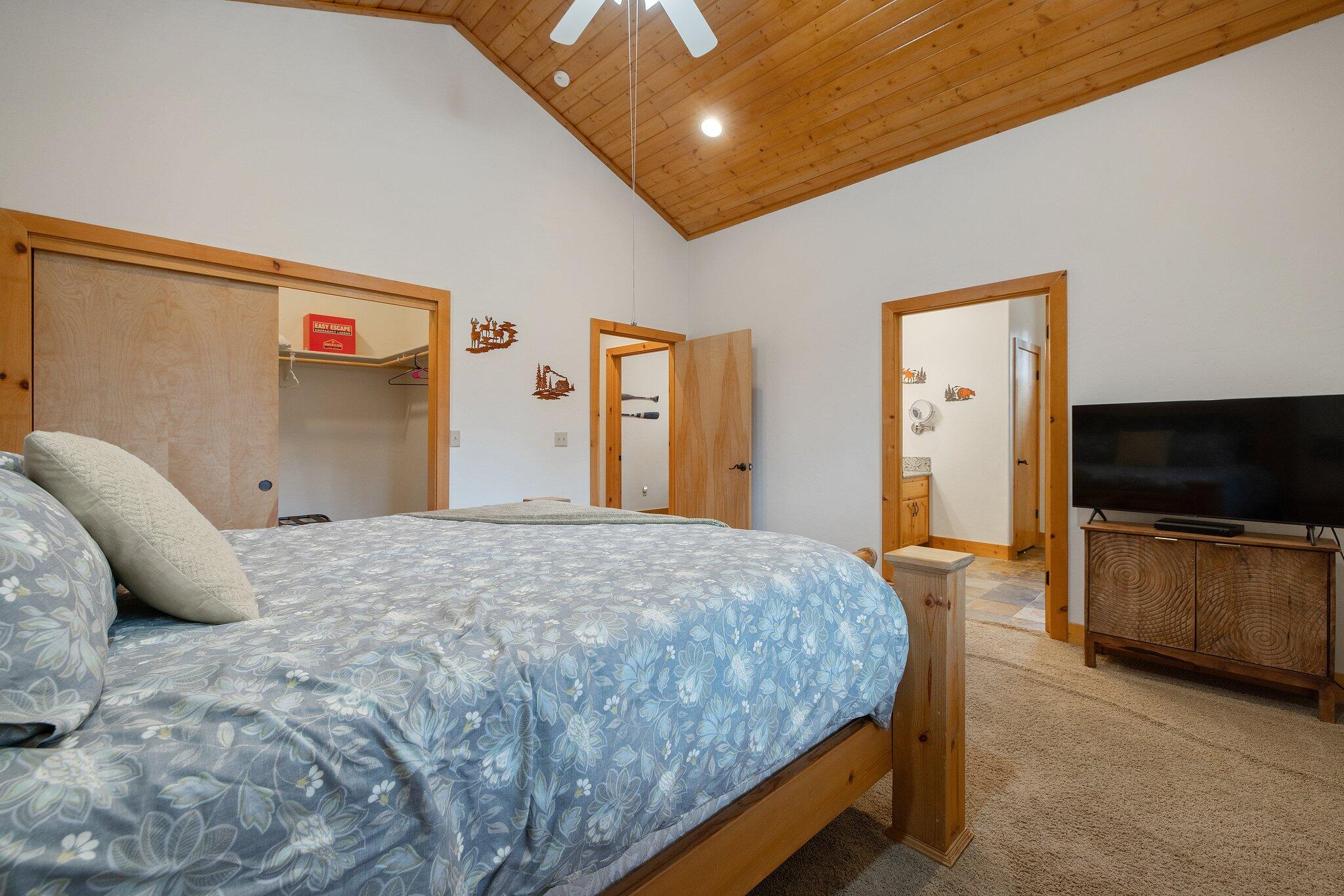 40838 Village Pass Ln #18, Shaver Lake, CA 93664