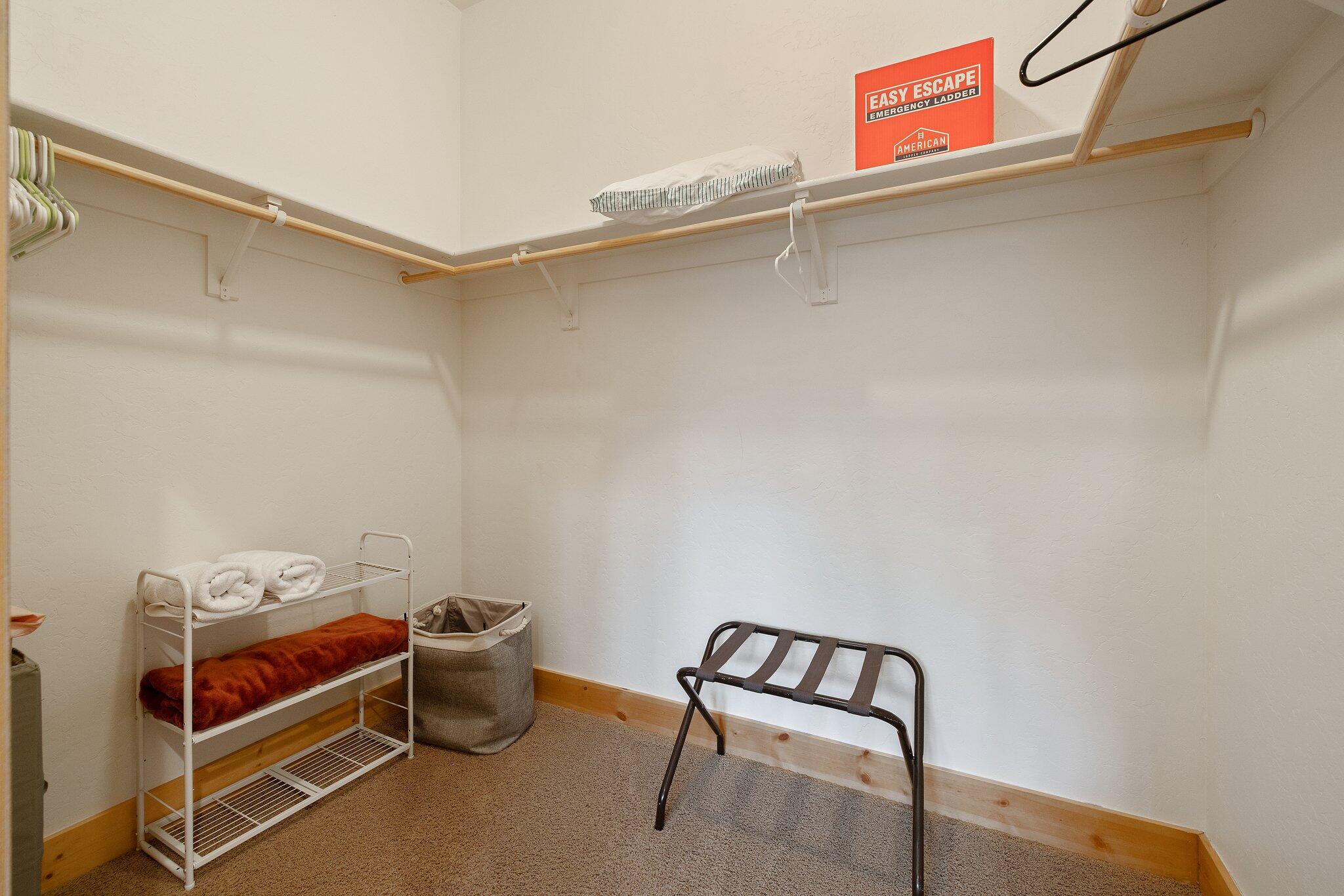 40838 Village Pass Ln #18, Shaver Lake, CA 93664