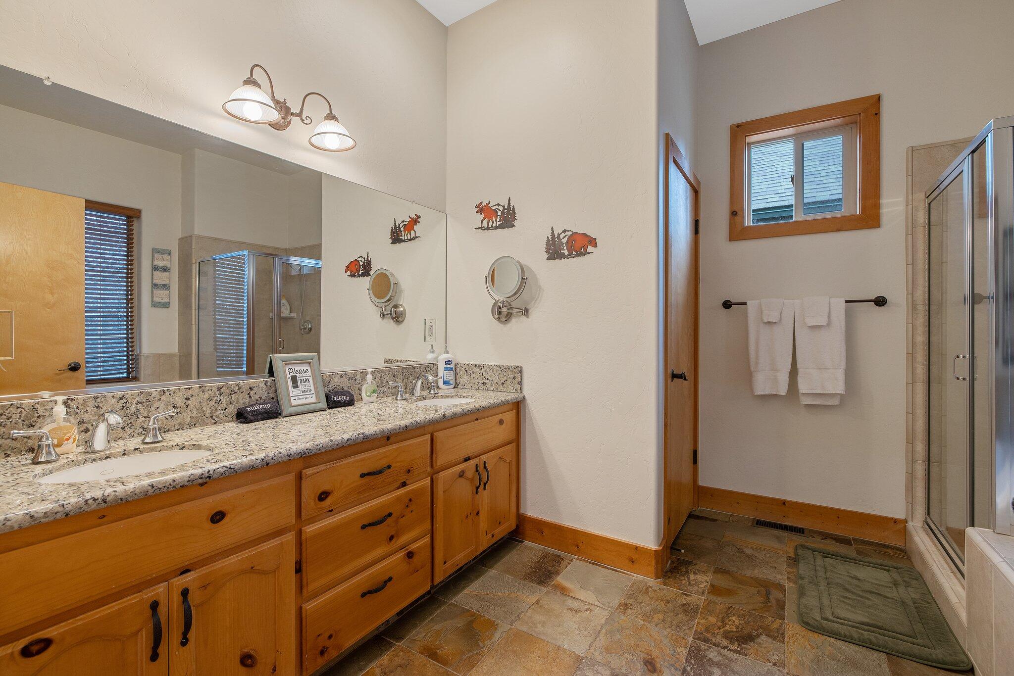 40838 Village Pass Ln #18, Shaver Lake, CA 93664