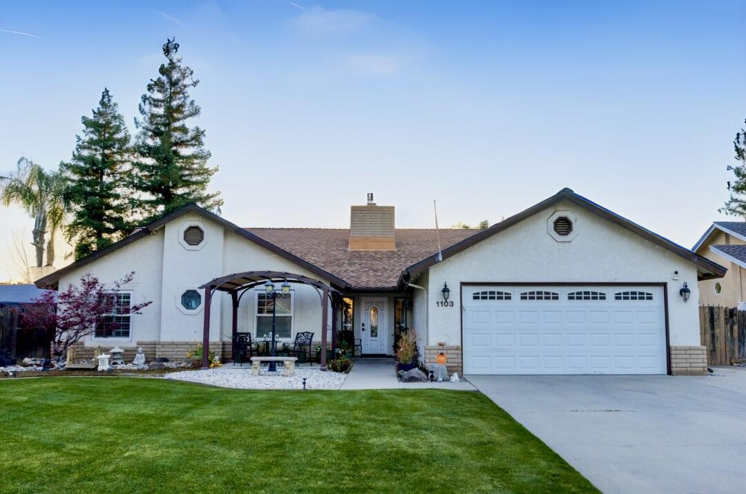 1103 N Vista St, Visalia, CA 93292