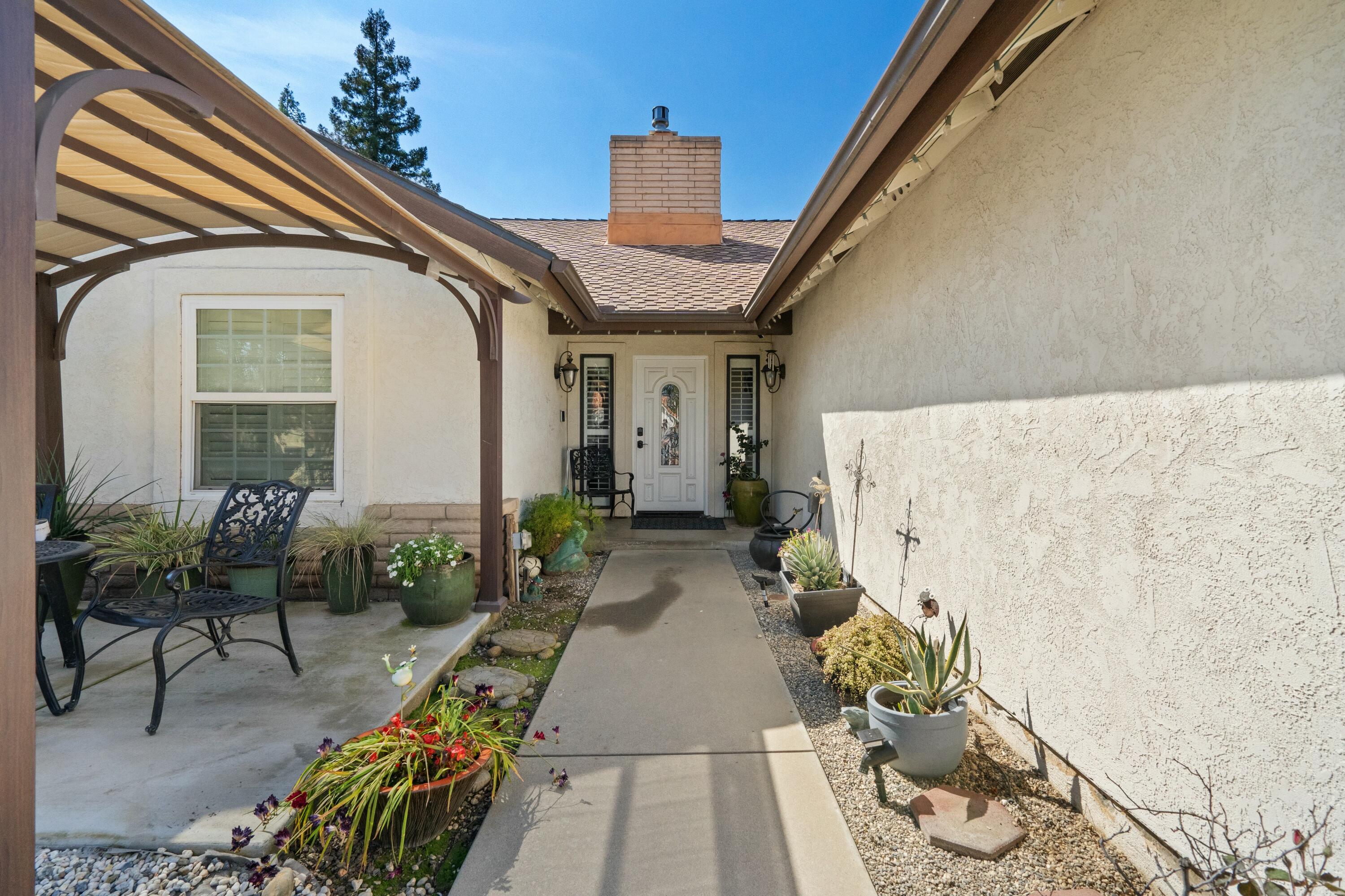 1103 N Vista St, Visalia, CA 93292