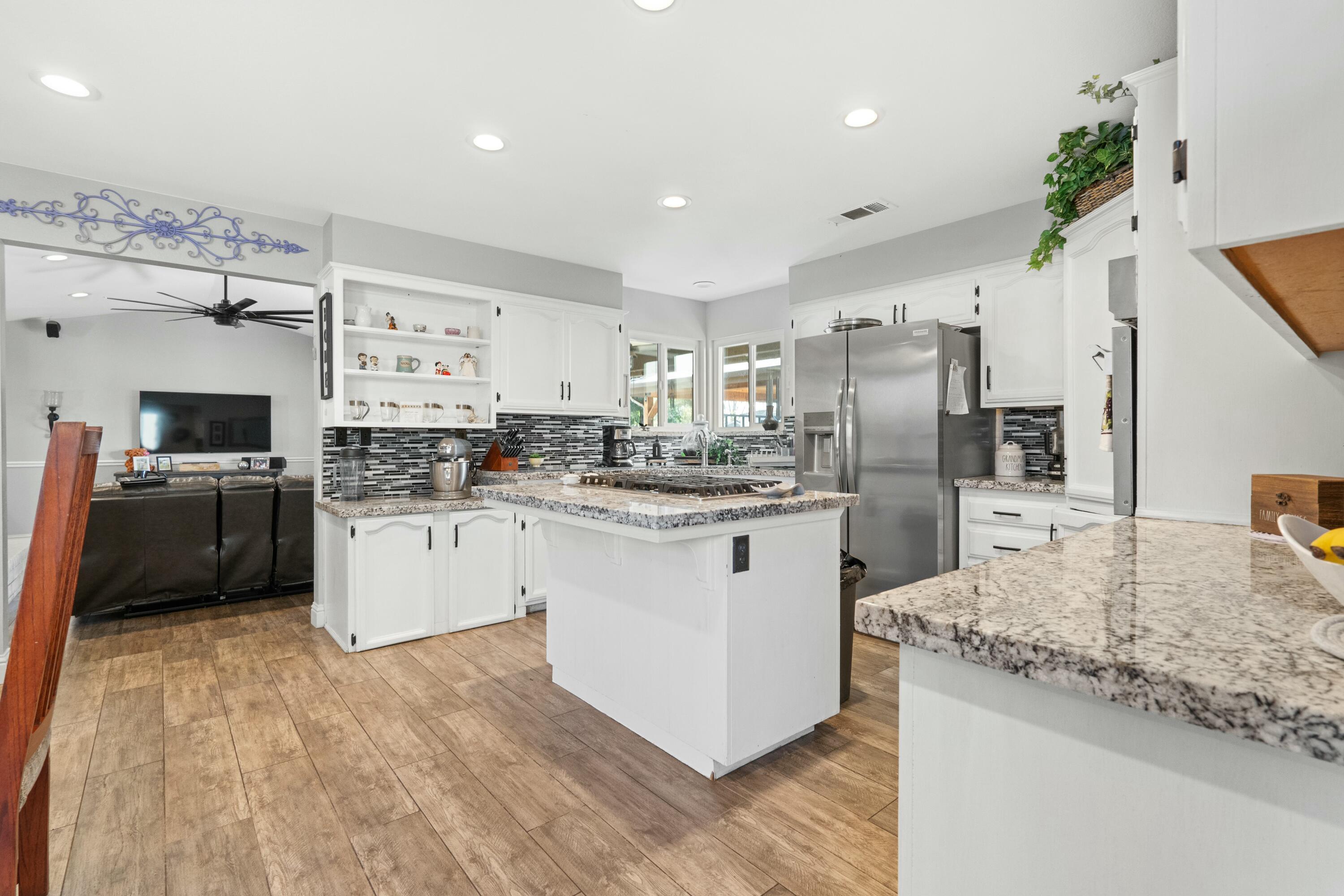 1103 N Vista St, Visalia, CA 93292