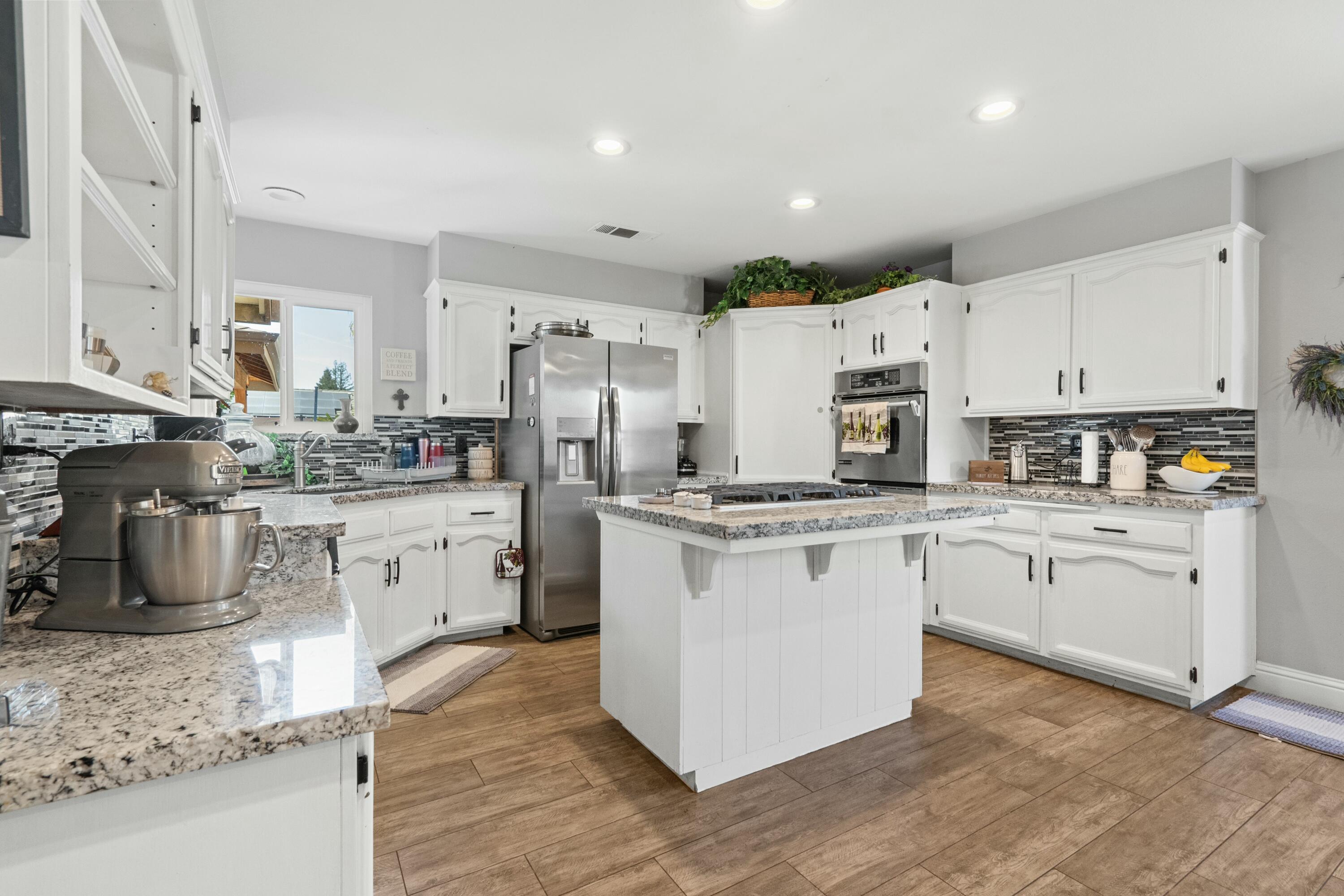 1103 N Vista St, Visalia, CA 93292