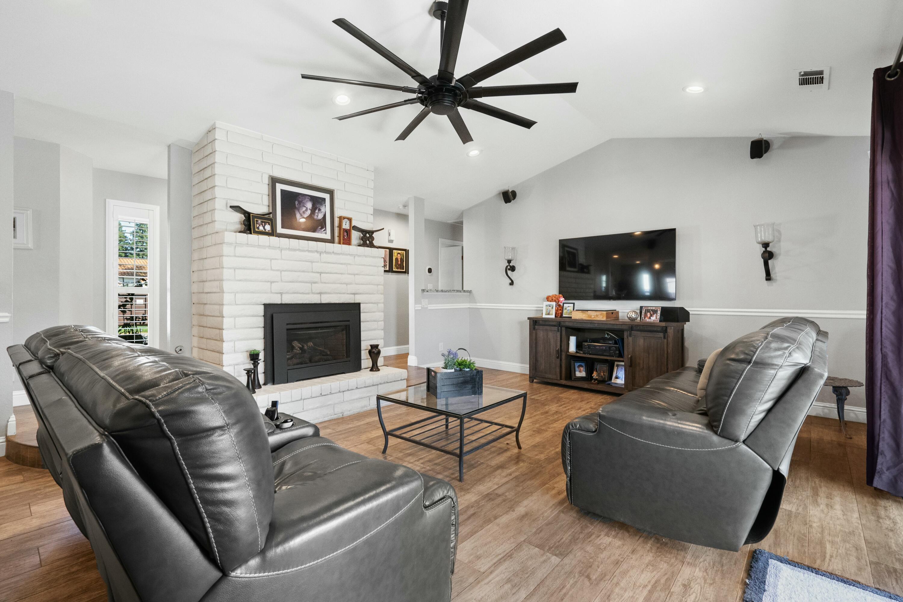 1103 N Vista St, Visalia, CA 93292