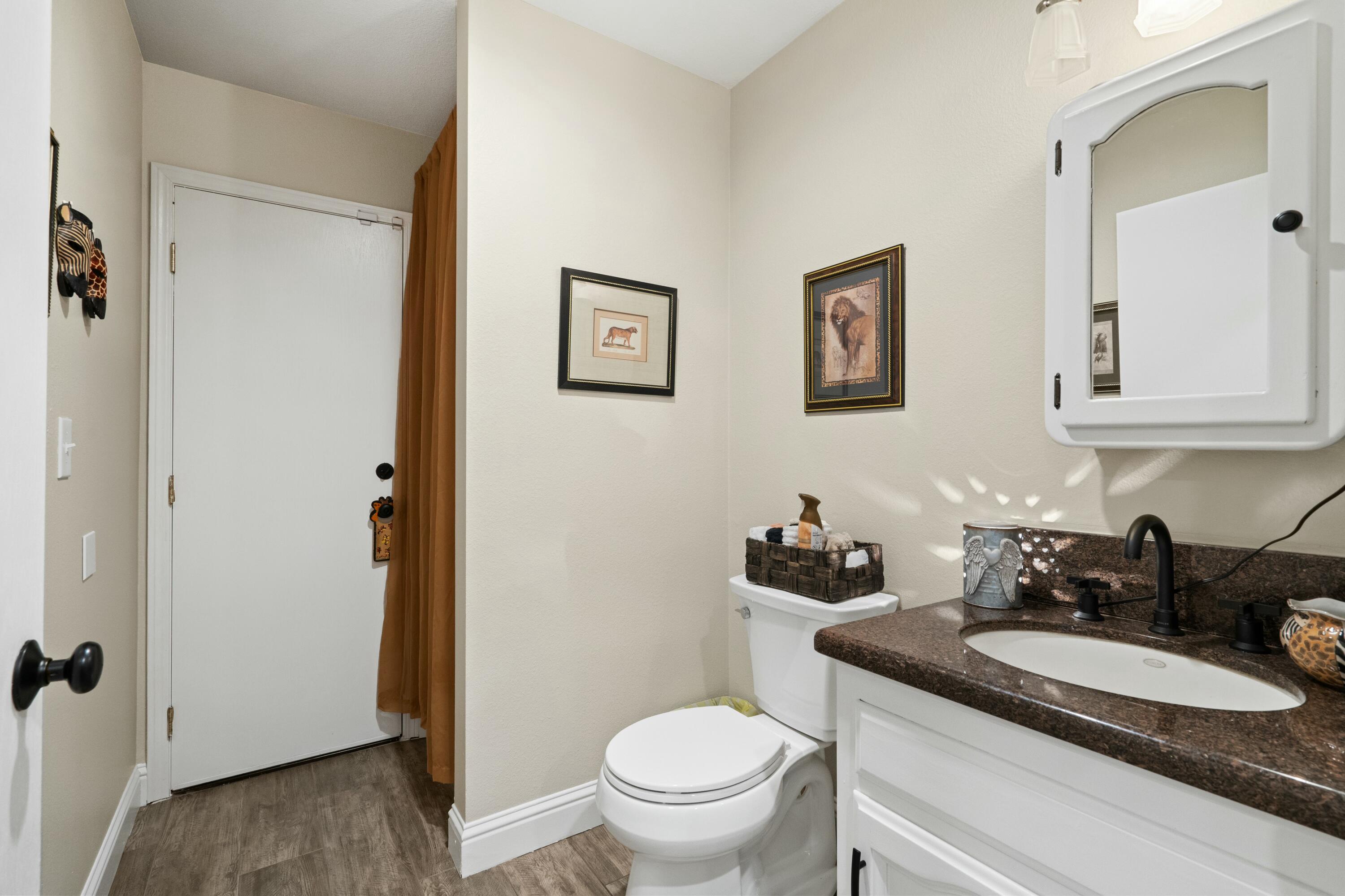 1103 N Vista St, Visalia, CA 93292