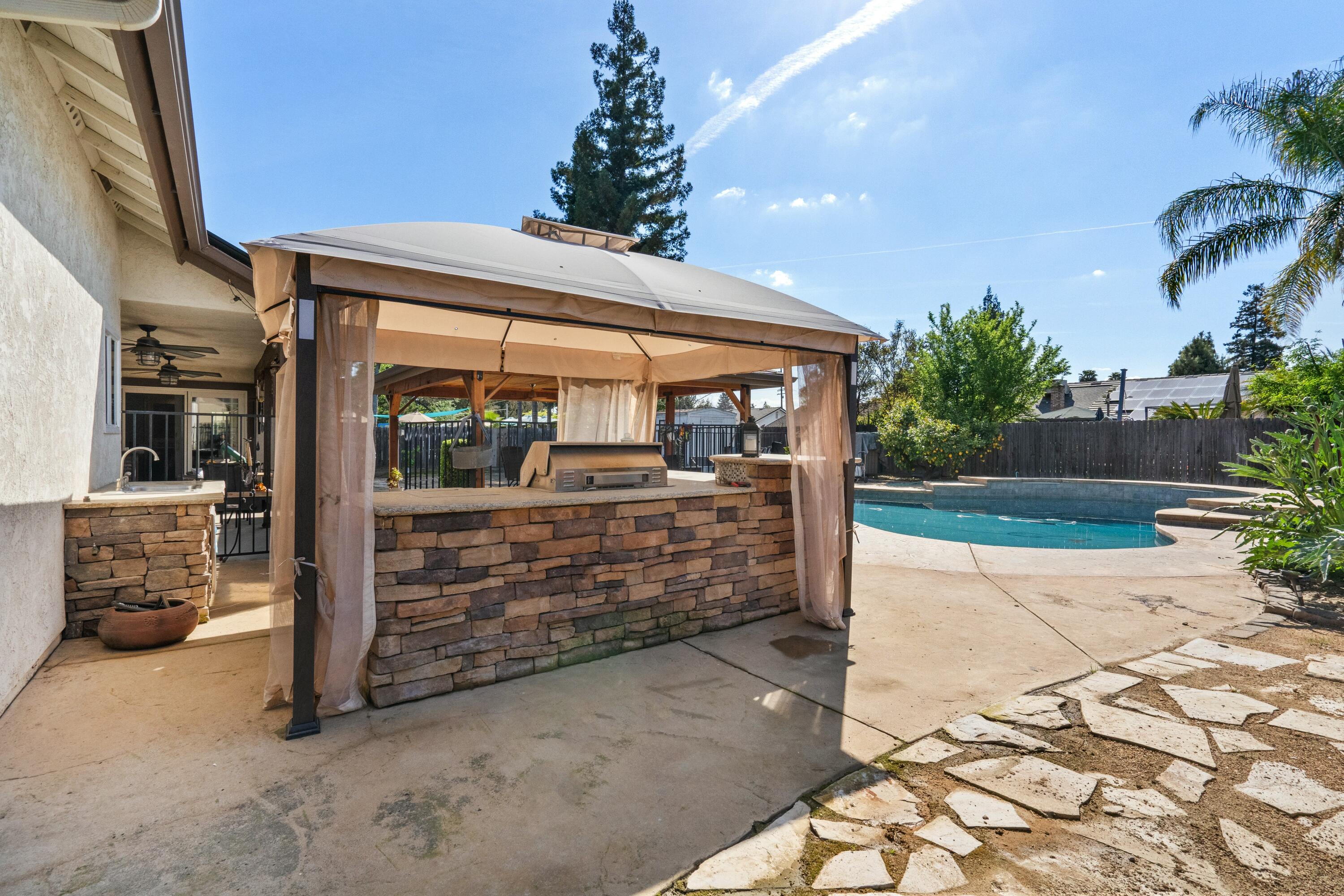 1103 N Vista St, Visalia, CA 93292