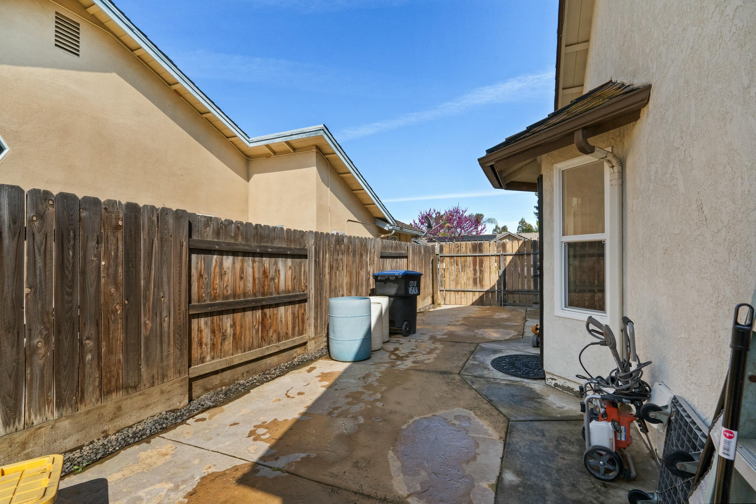 1103 N Vista St, Visalia, CA 93292