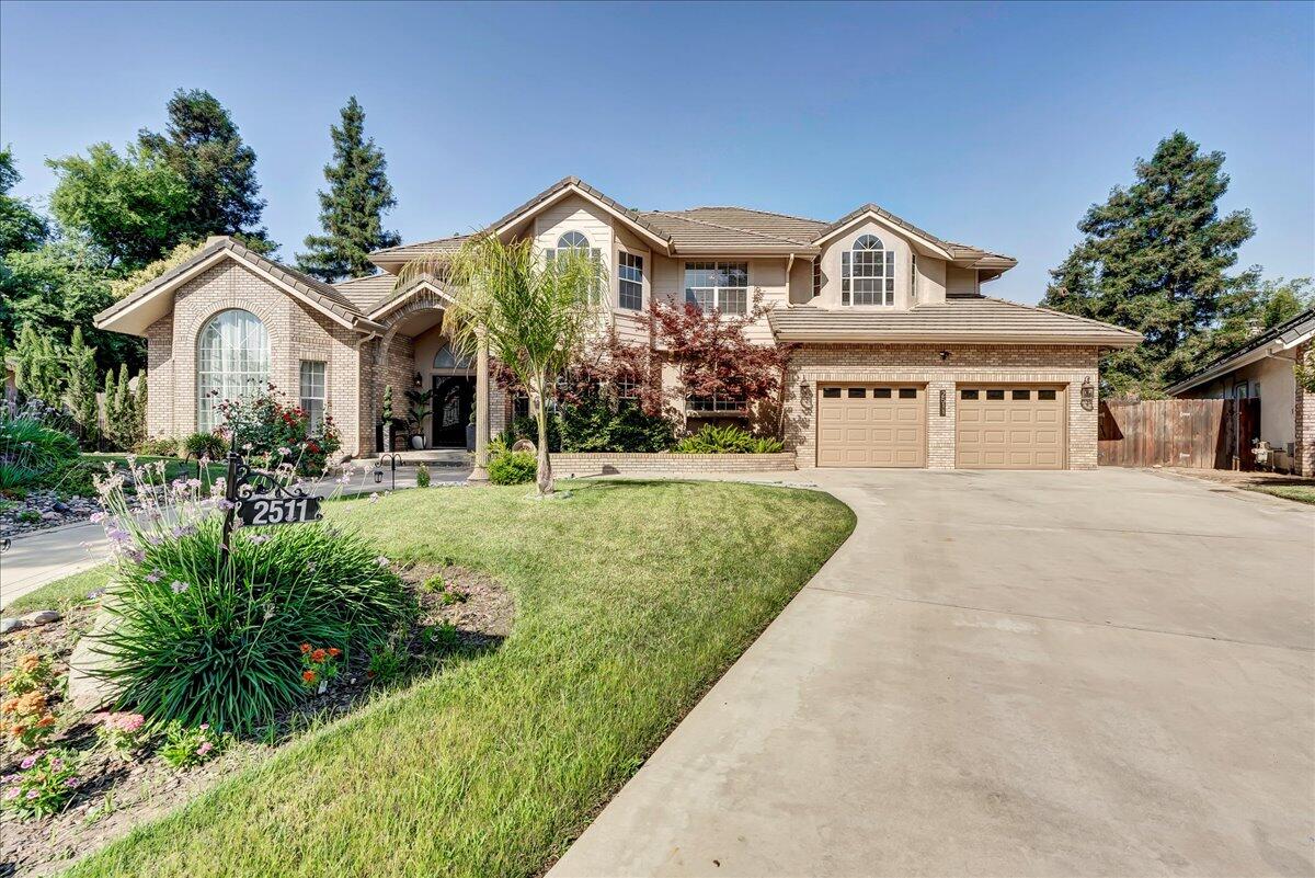 2511 E Harter Ct, Visalia, CA 93292
