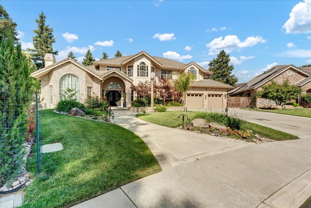 2511 E Harter Ct, Visalia, CA 93292