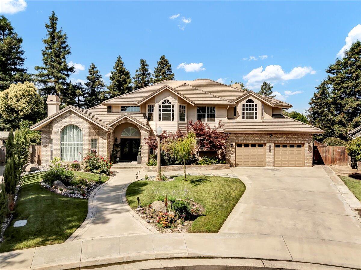 2511 E Harter Ct, Visalia, CA 93292