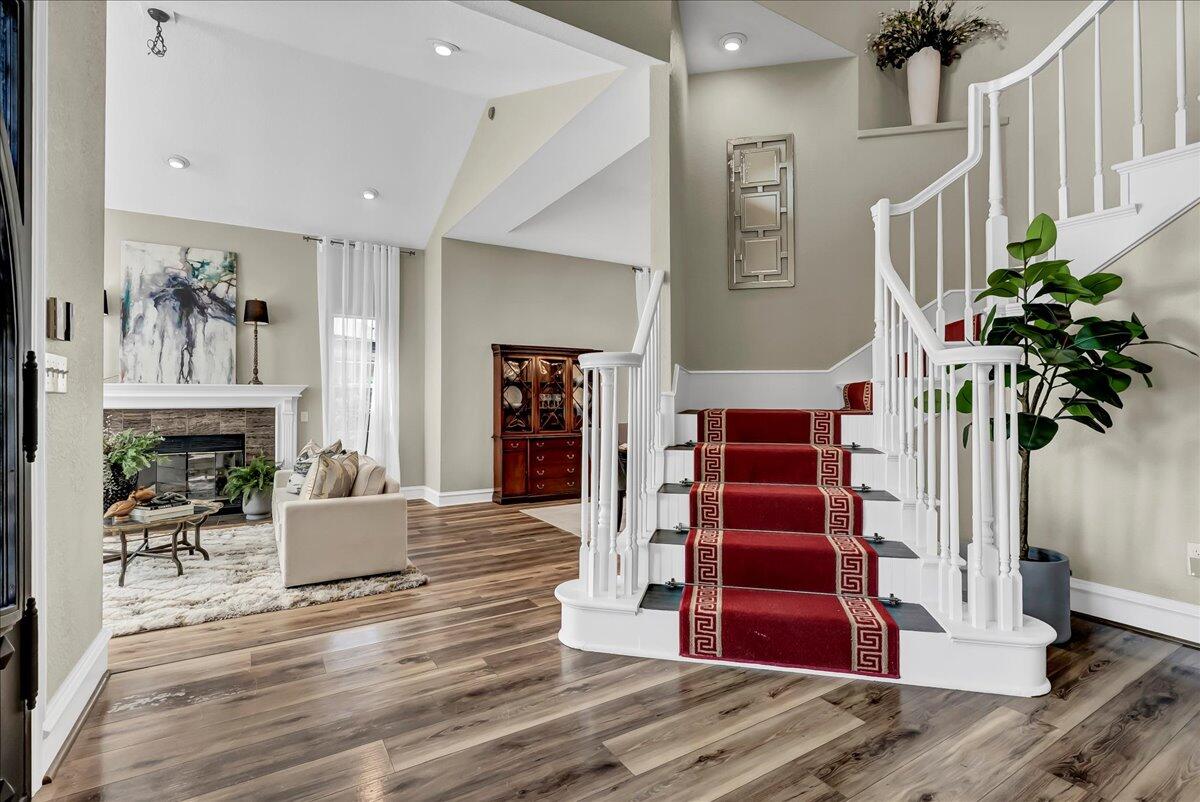 2511 E Harter Ct, Visalia, CA 93292