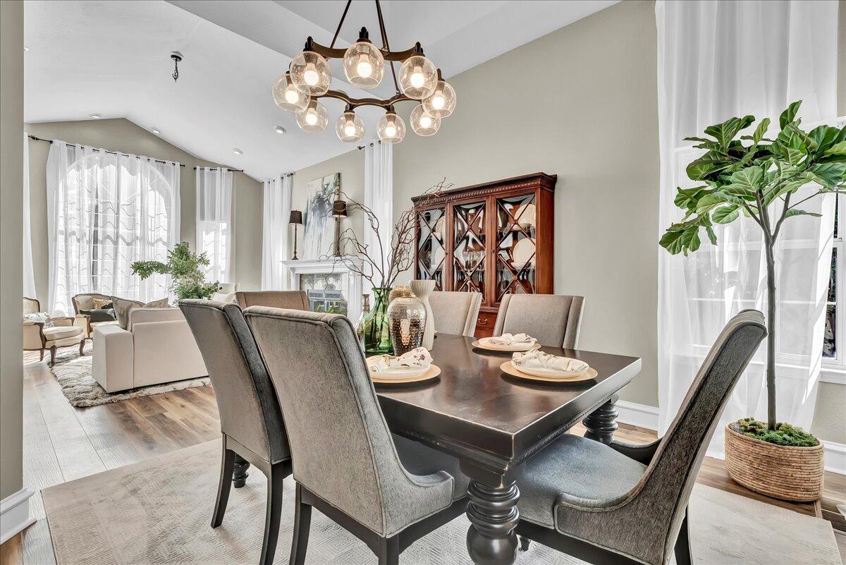 2511 E Harter Ct, Visalia, CA 93292