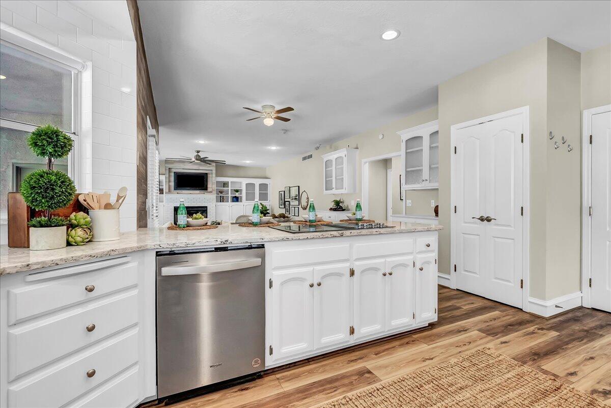 2511 E Harter Ct, Visalia, CA 93292