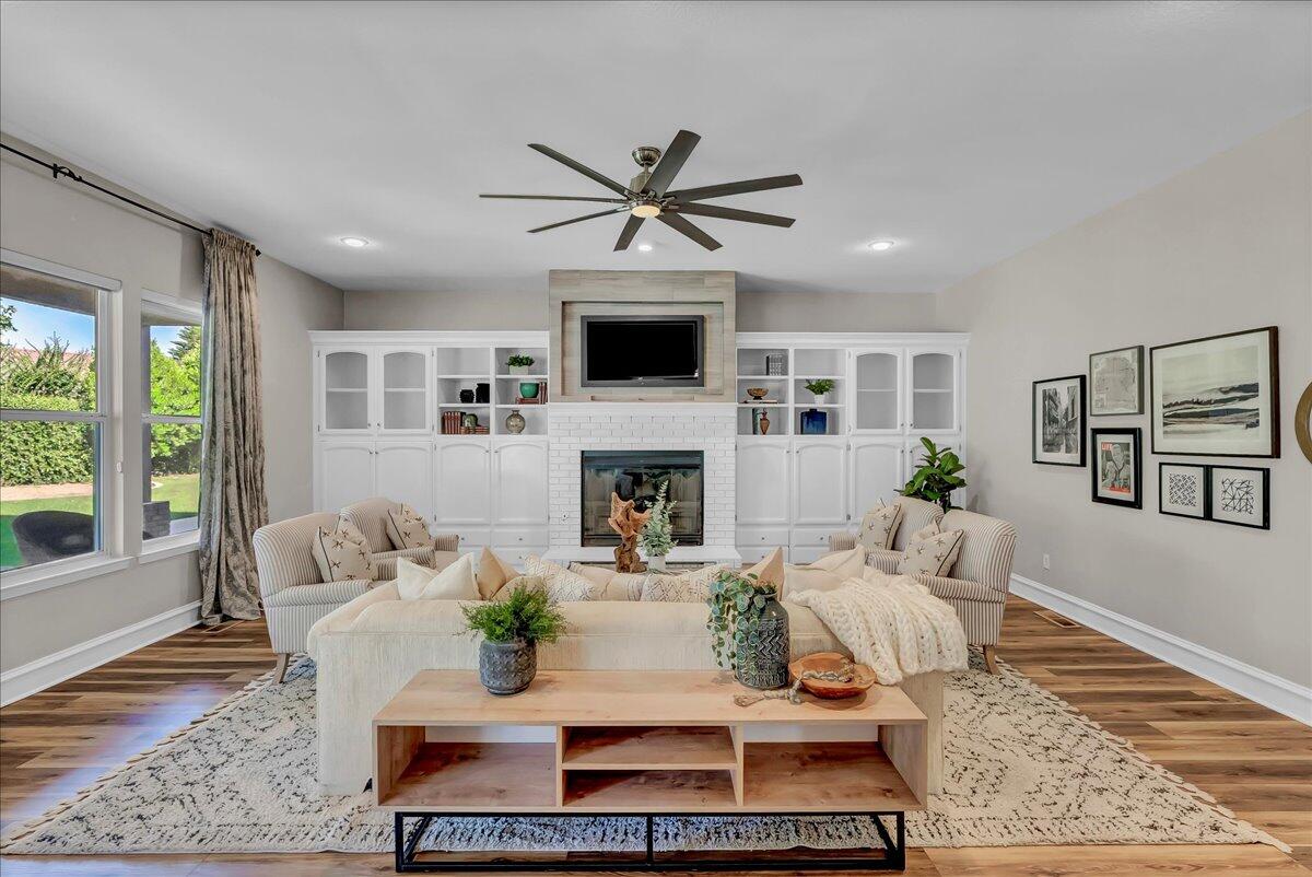 2511 E Harter Ct, Visalia, CA 93292