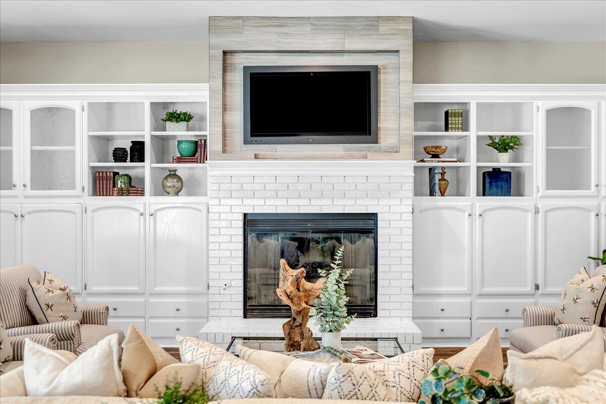 2511 E Harter Ct, Visalia, CA 93292