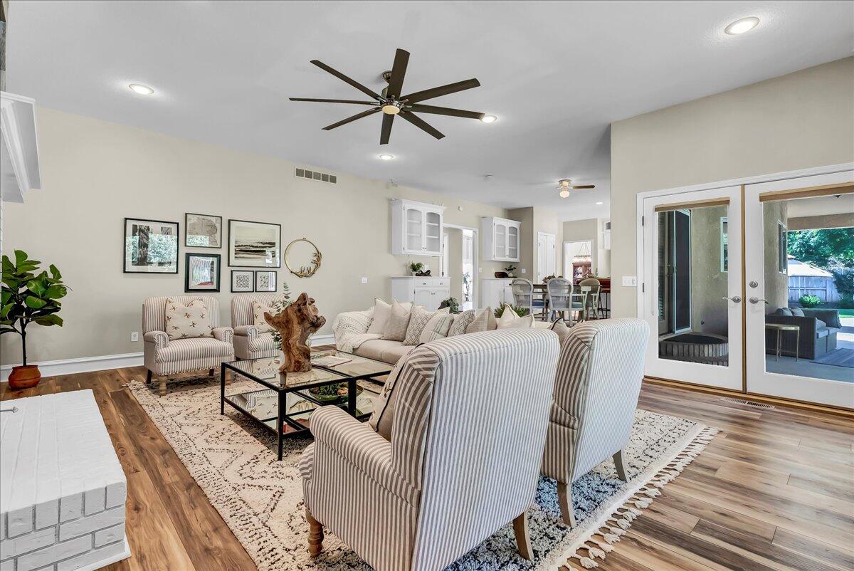 2511 E Harter Ct, Visalia, CA 93292