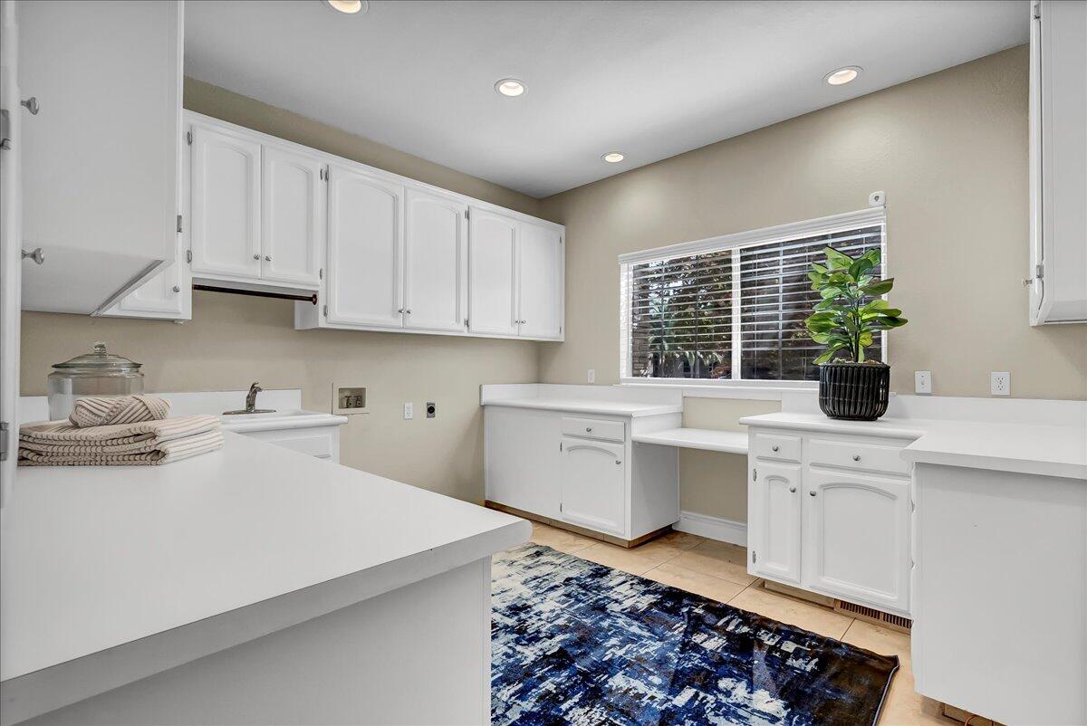 2511 E Harter Ct, Visalia, CA 93292