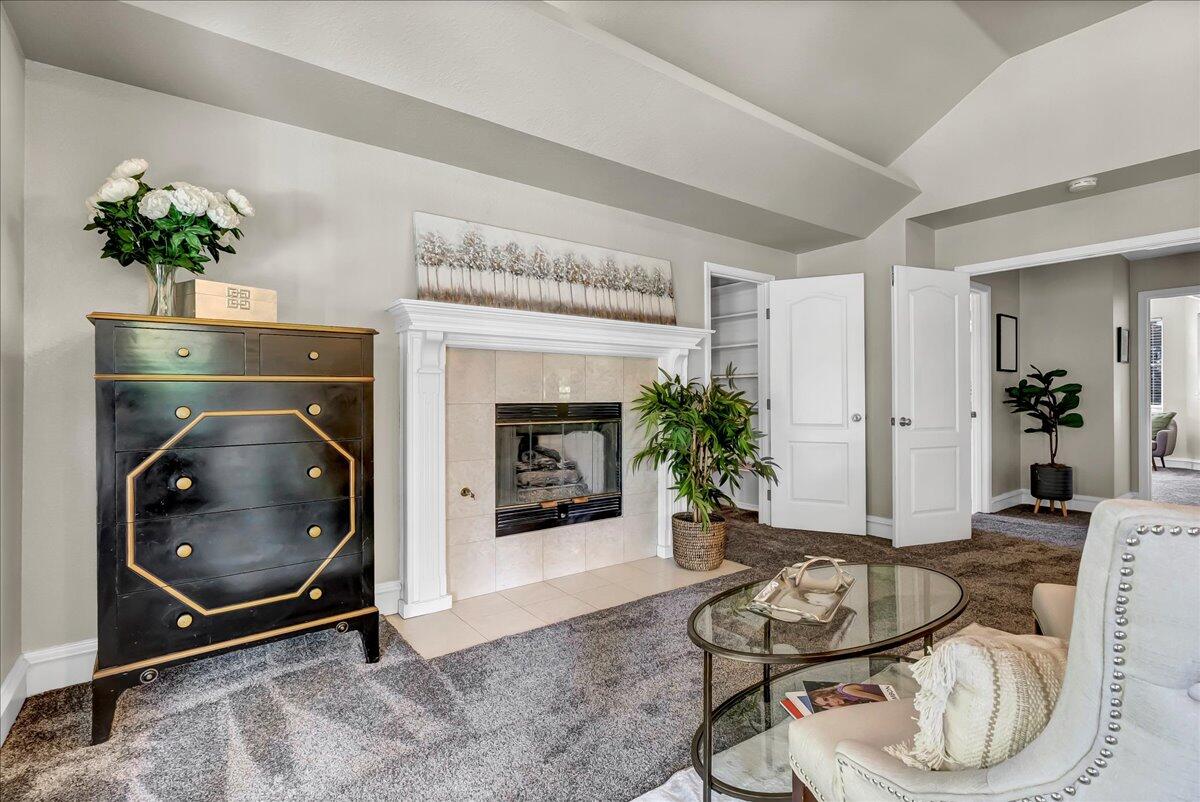 2511 E Harter Ct, Visalia, CA 93292