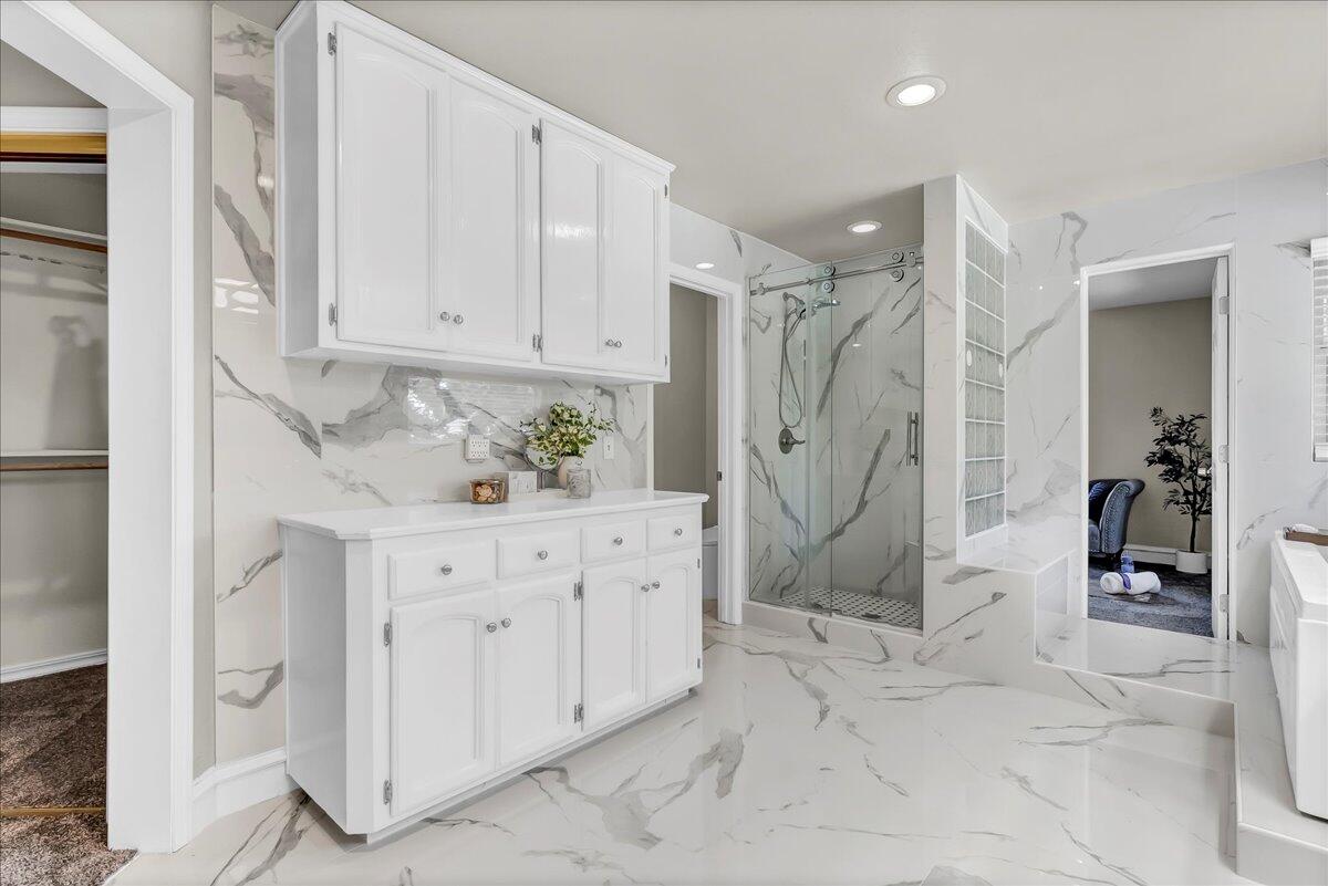 2511 E Harter Ct, Visalia, CA 93292