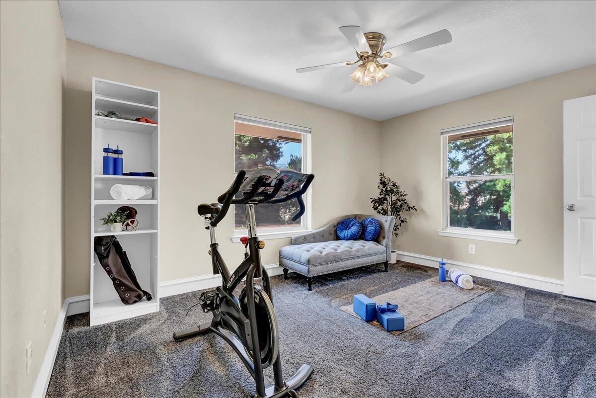 2511 E Harter Ct, Visalia, CA 93292